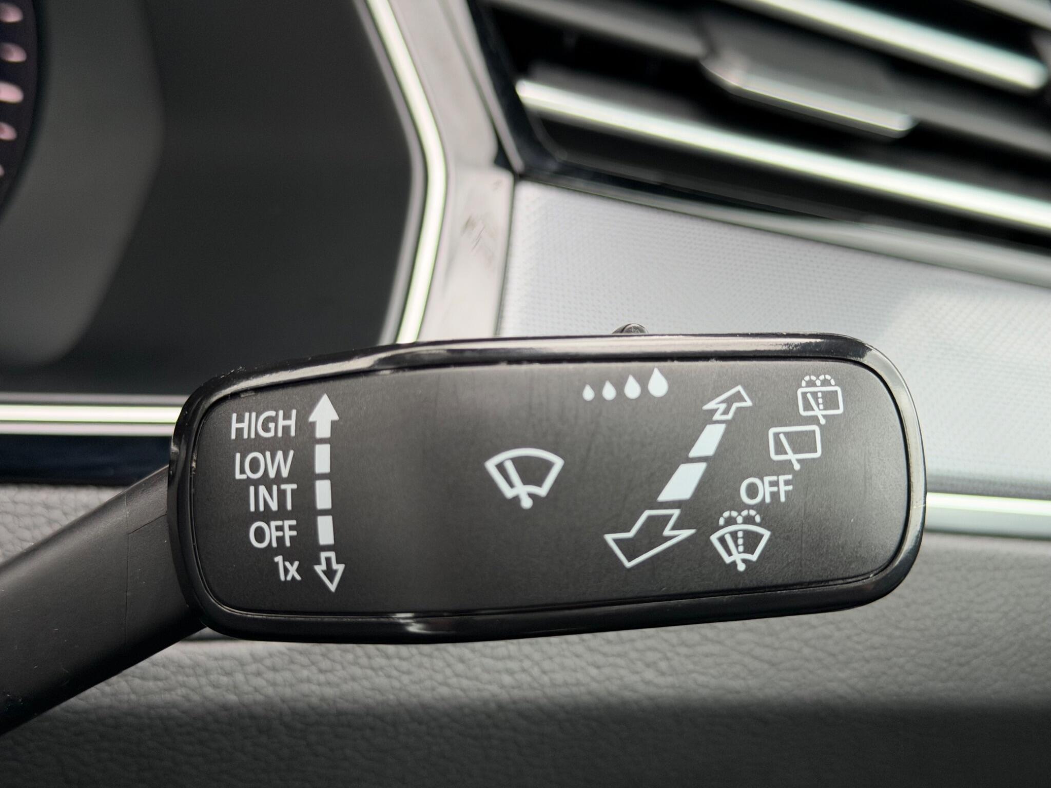 Volkswagen Passat - Image 35