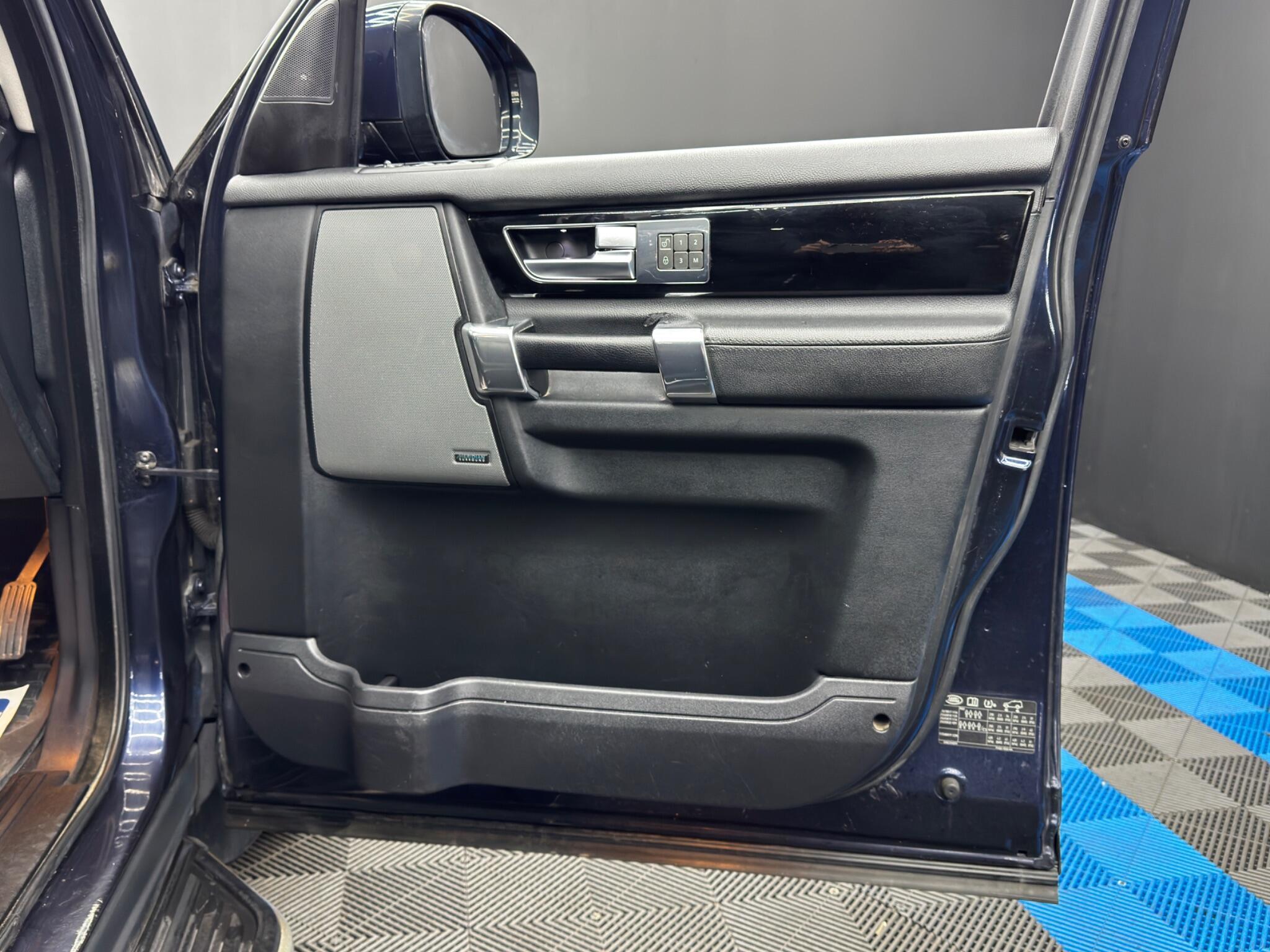 Land Rover DISCOVERY 4 - Image 39