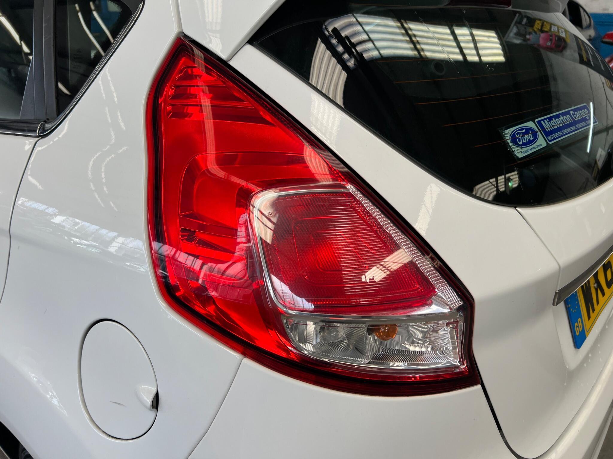 Ford Fiesta - Image 10