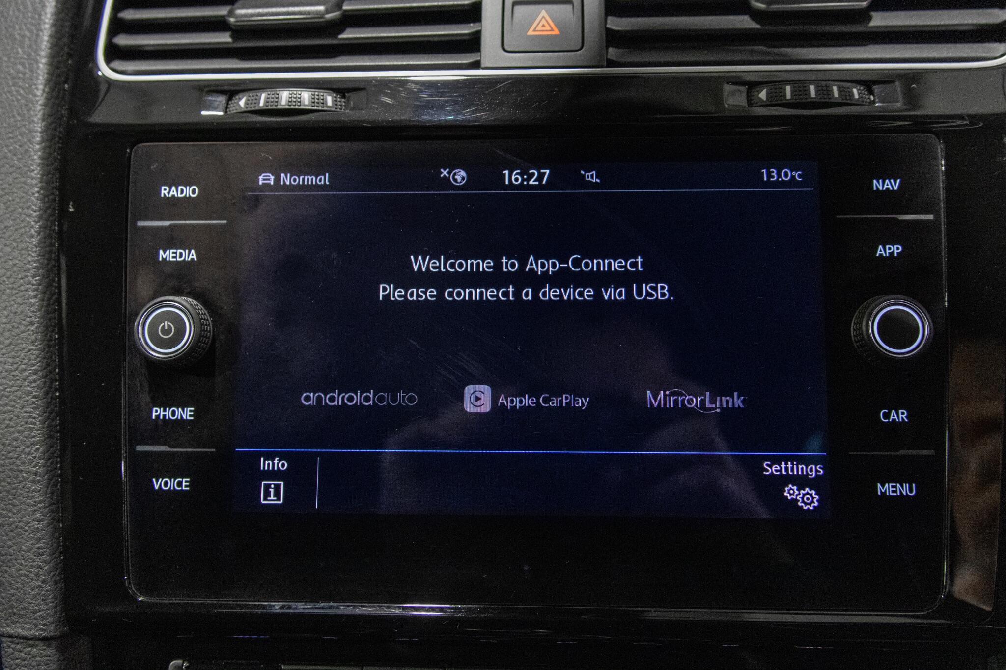 Volkswagen Golf - Image 20