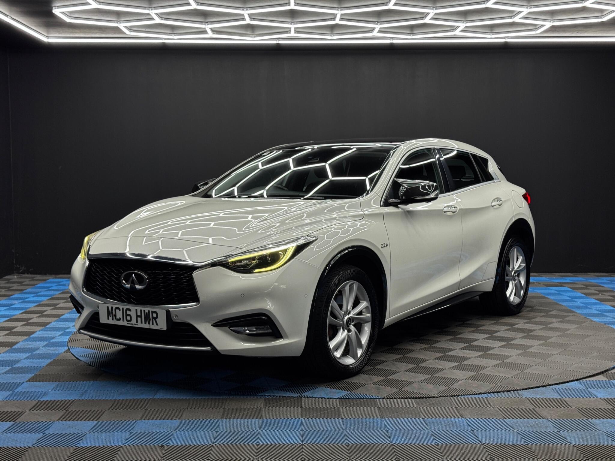 Infiniti Q30 - Image 3