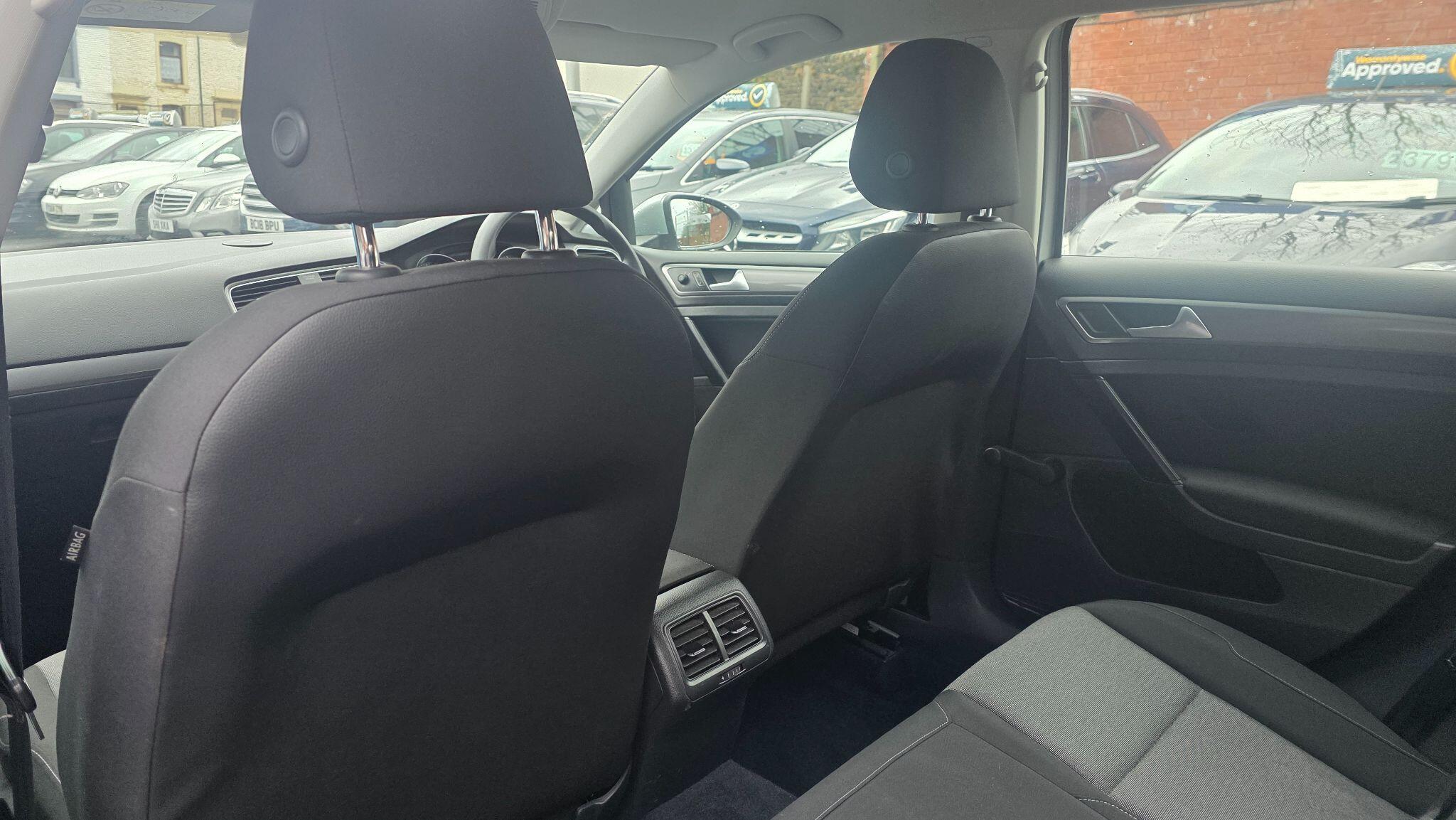 Volkswagen Golf - Image 17