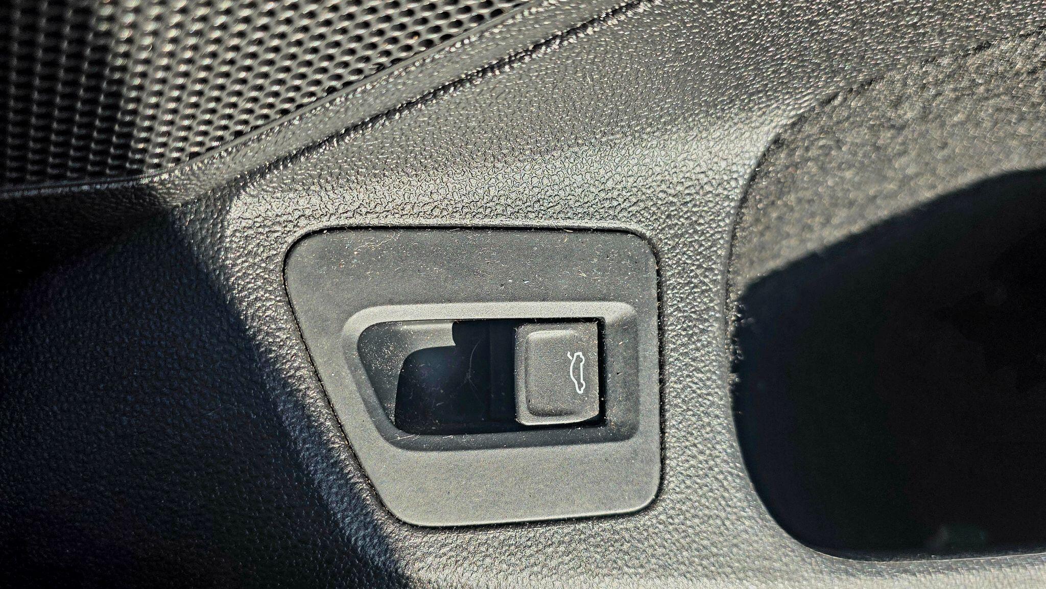 Volkswagen Passat - Image 24