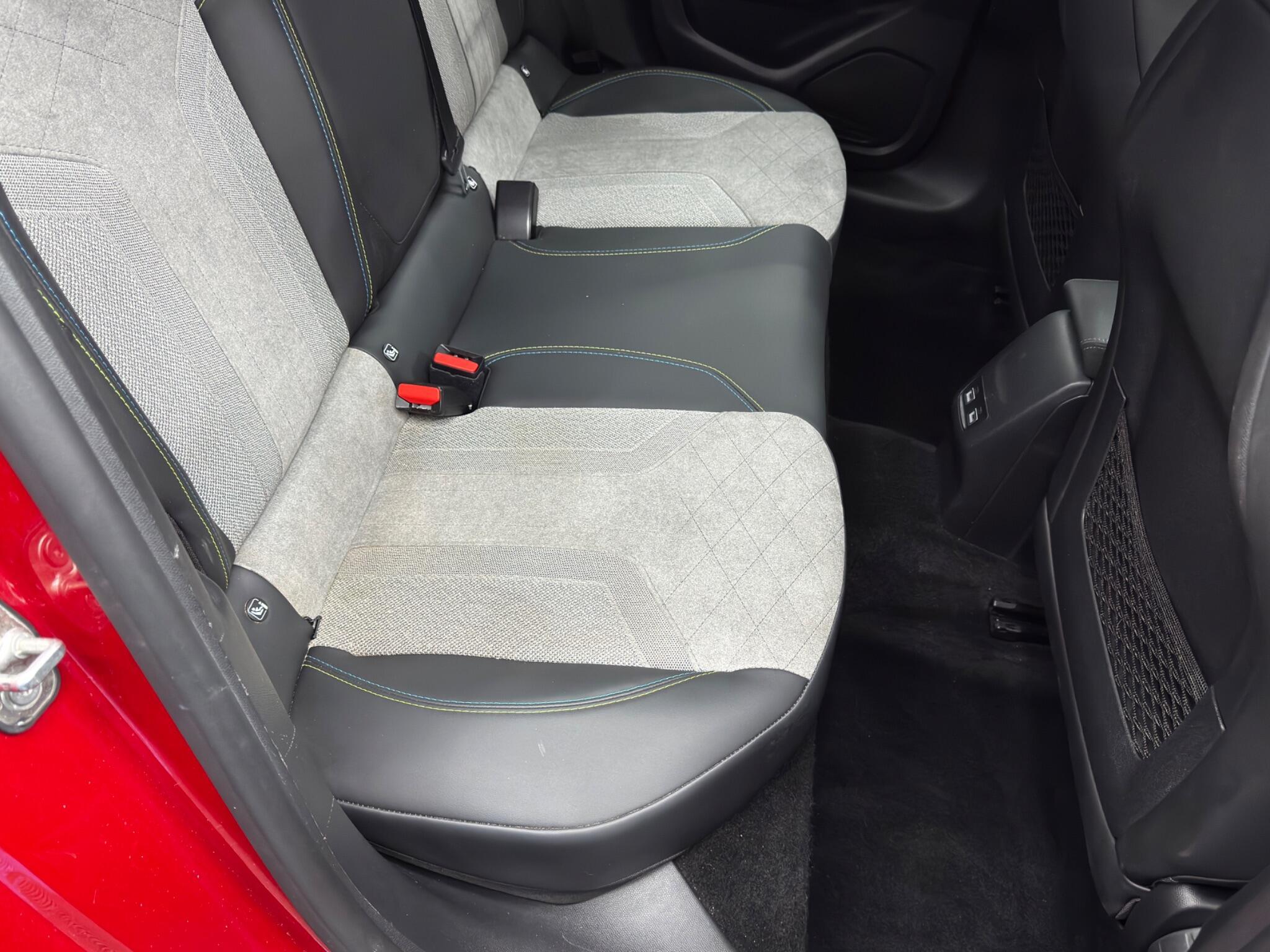 Peugeot E-208 - Image 16