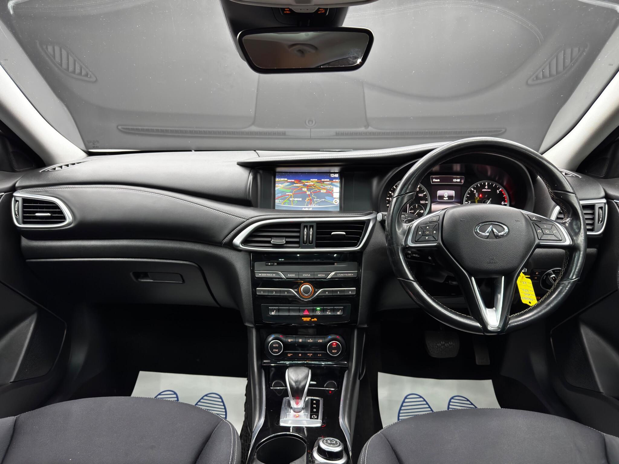 Infiniti Q30 - Image 10