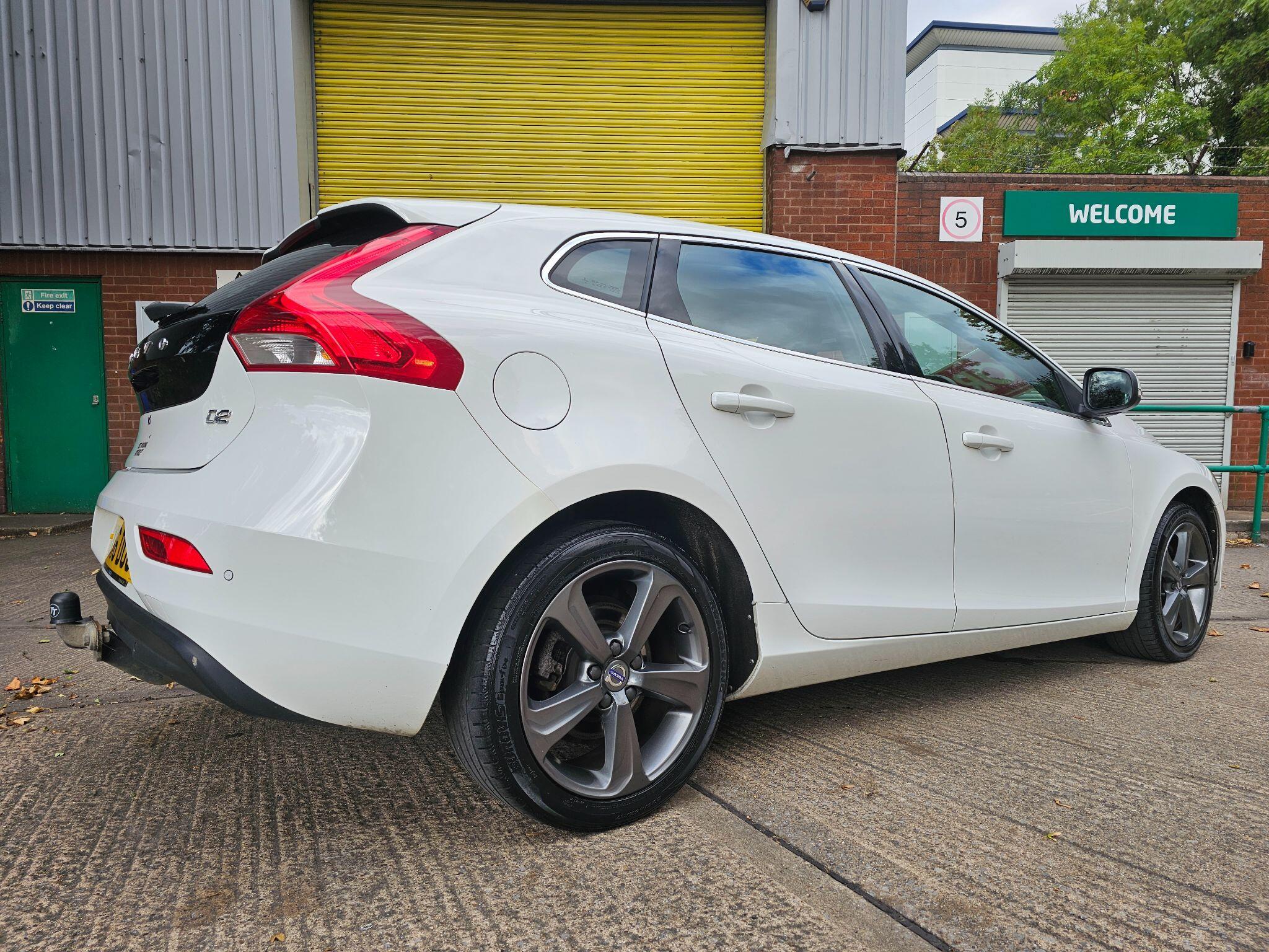 Volvo V40 - Image 12