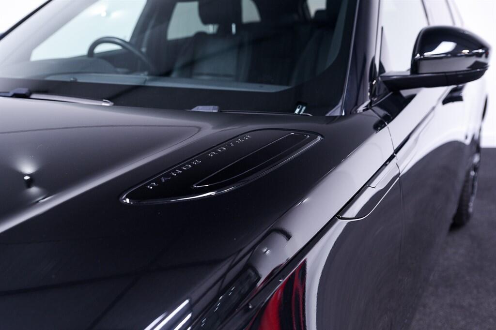 Land Rover Range Rover Velar - Image 11