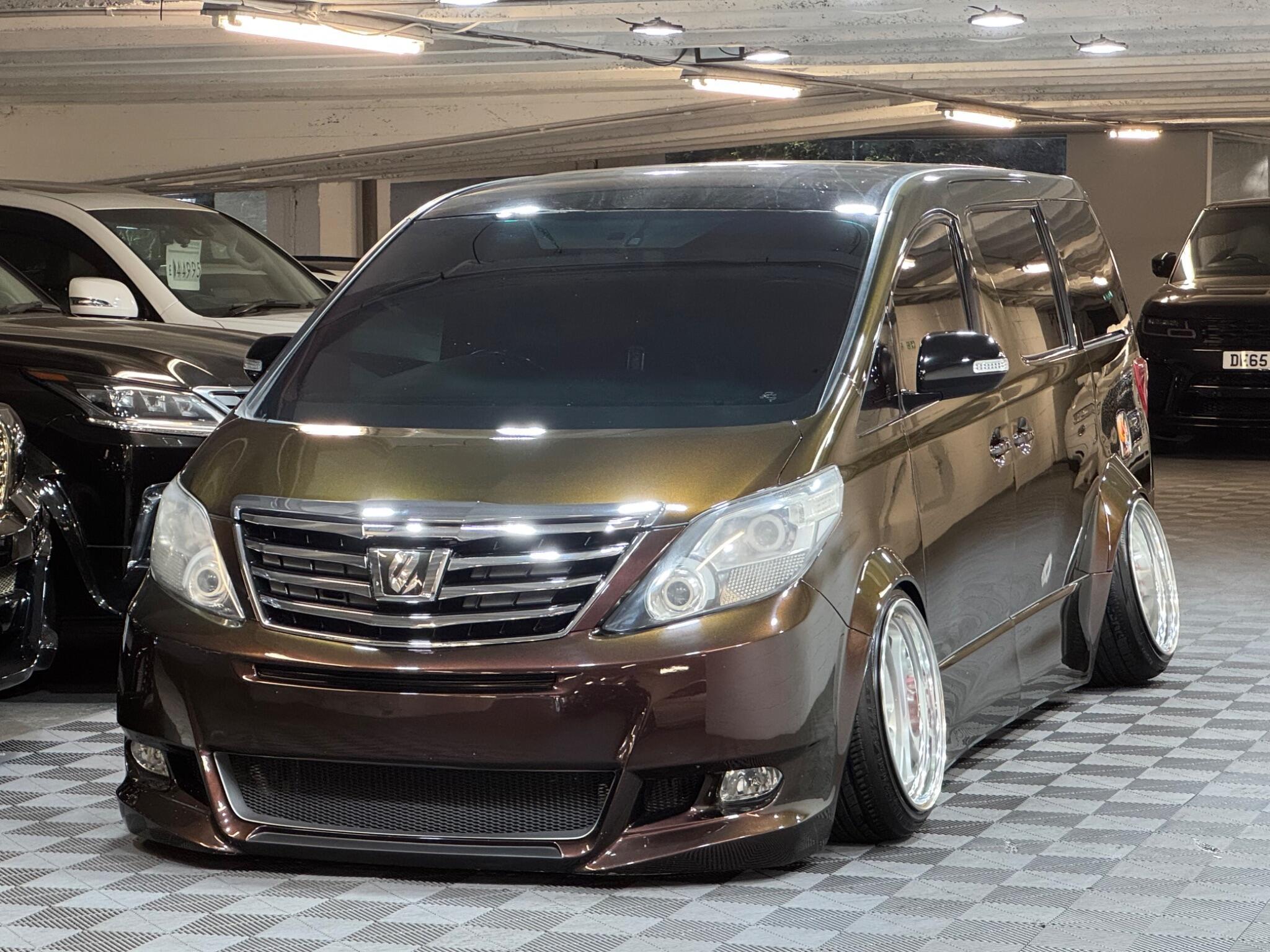 Toyota Alphard - Image 6