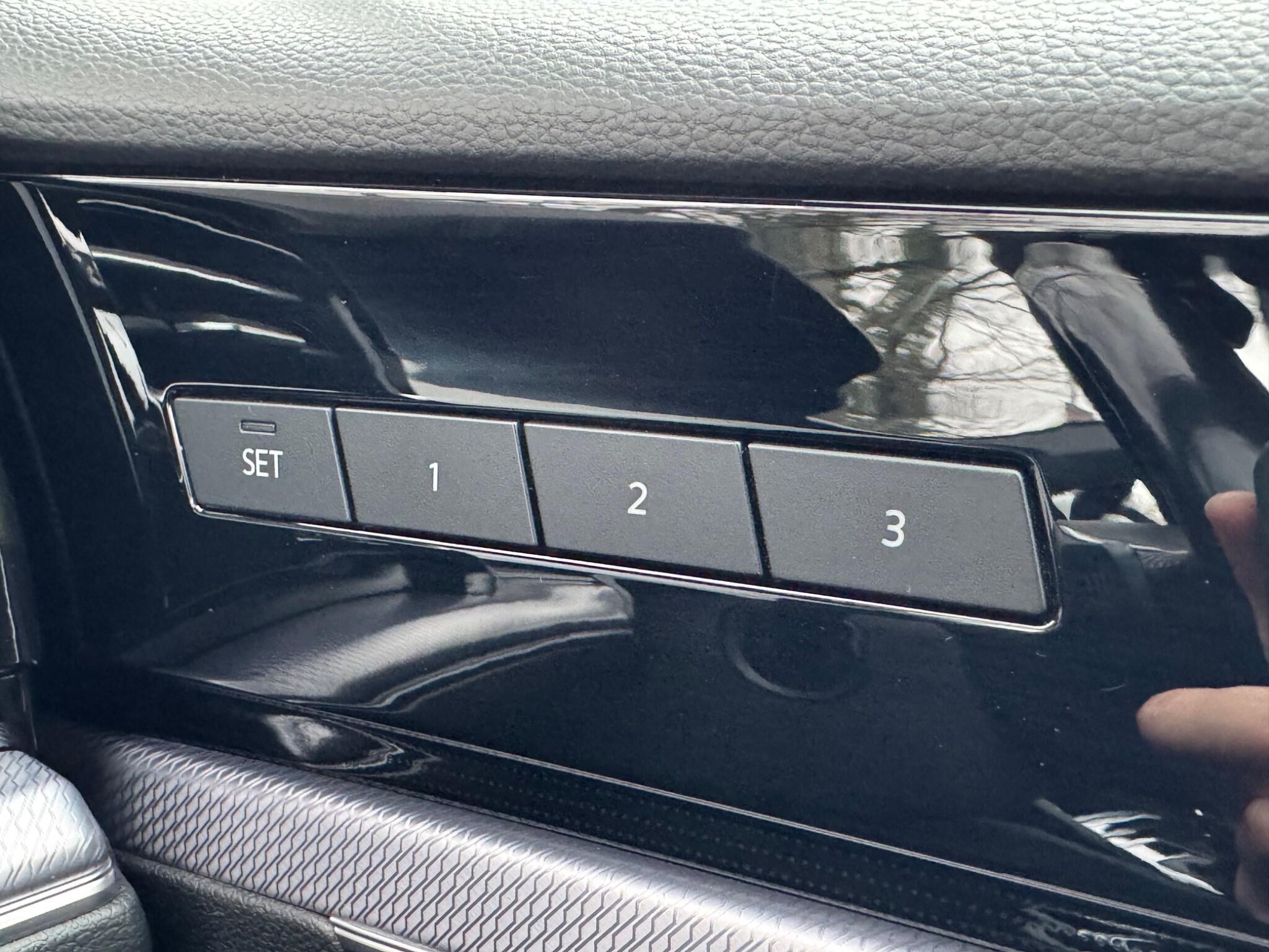 Volkswagen Touareg - Image 53