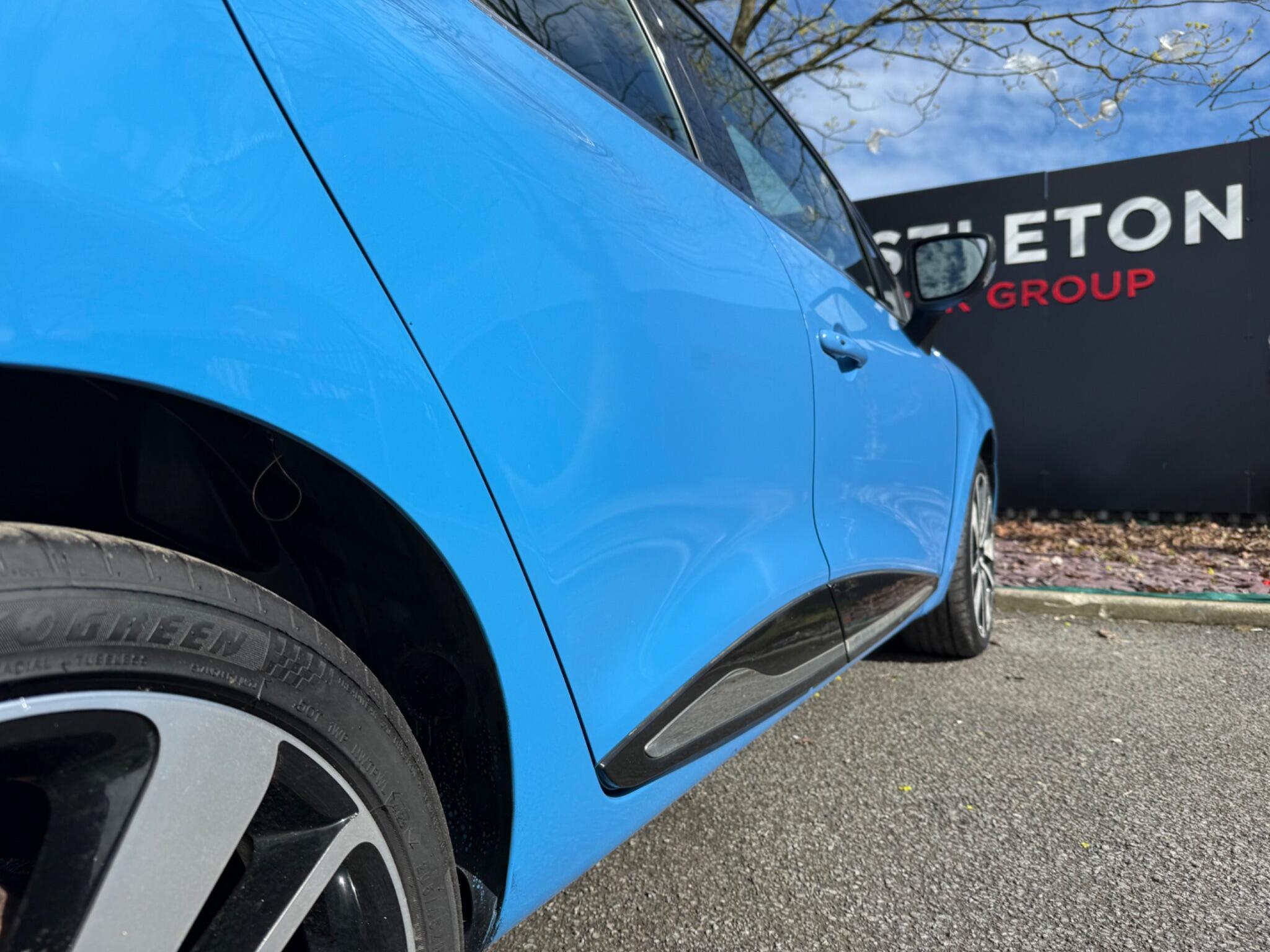 Renault Clio - Image 49