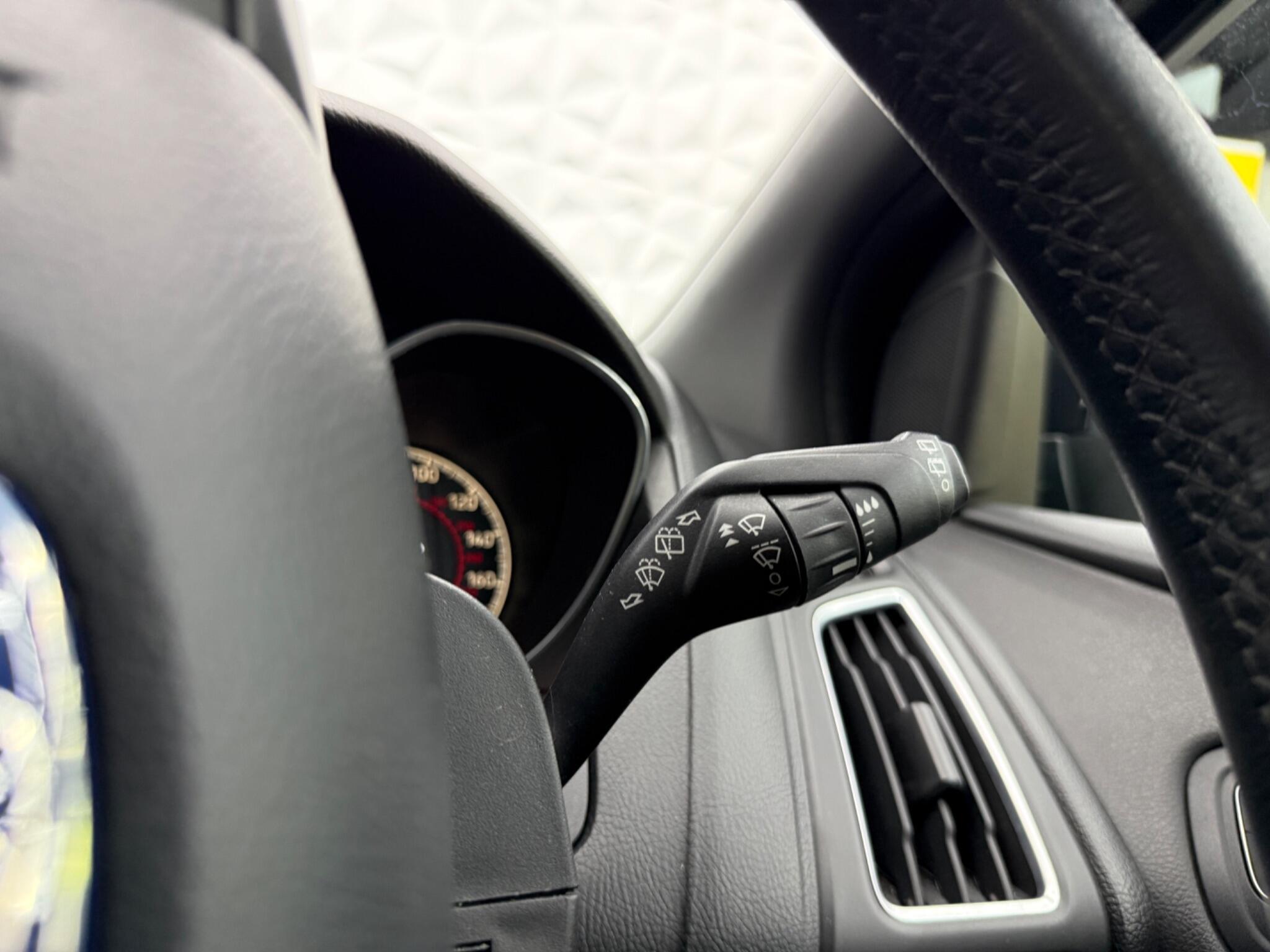 Ford Focus - Image 39