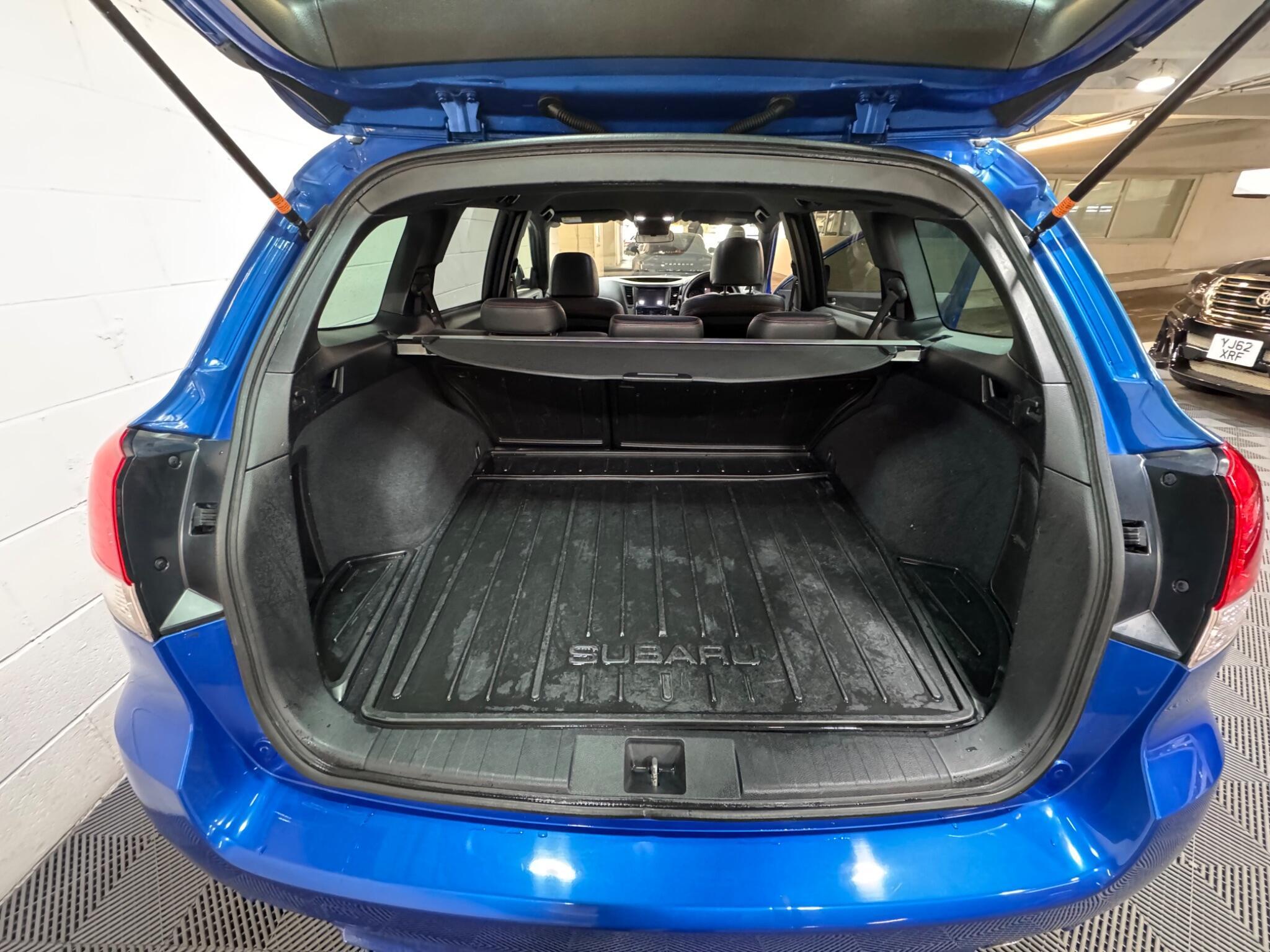 Subaru Legacy - Image 12