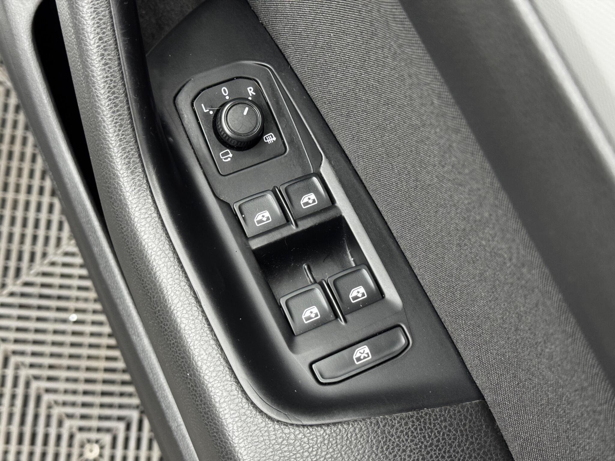 Volkswagen Passat - Image 39