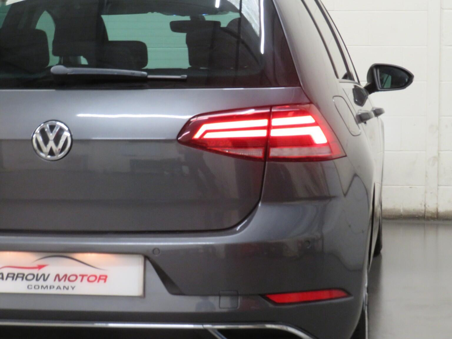 Volkswagen Golf - Image 10