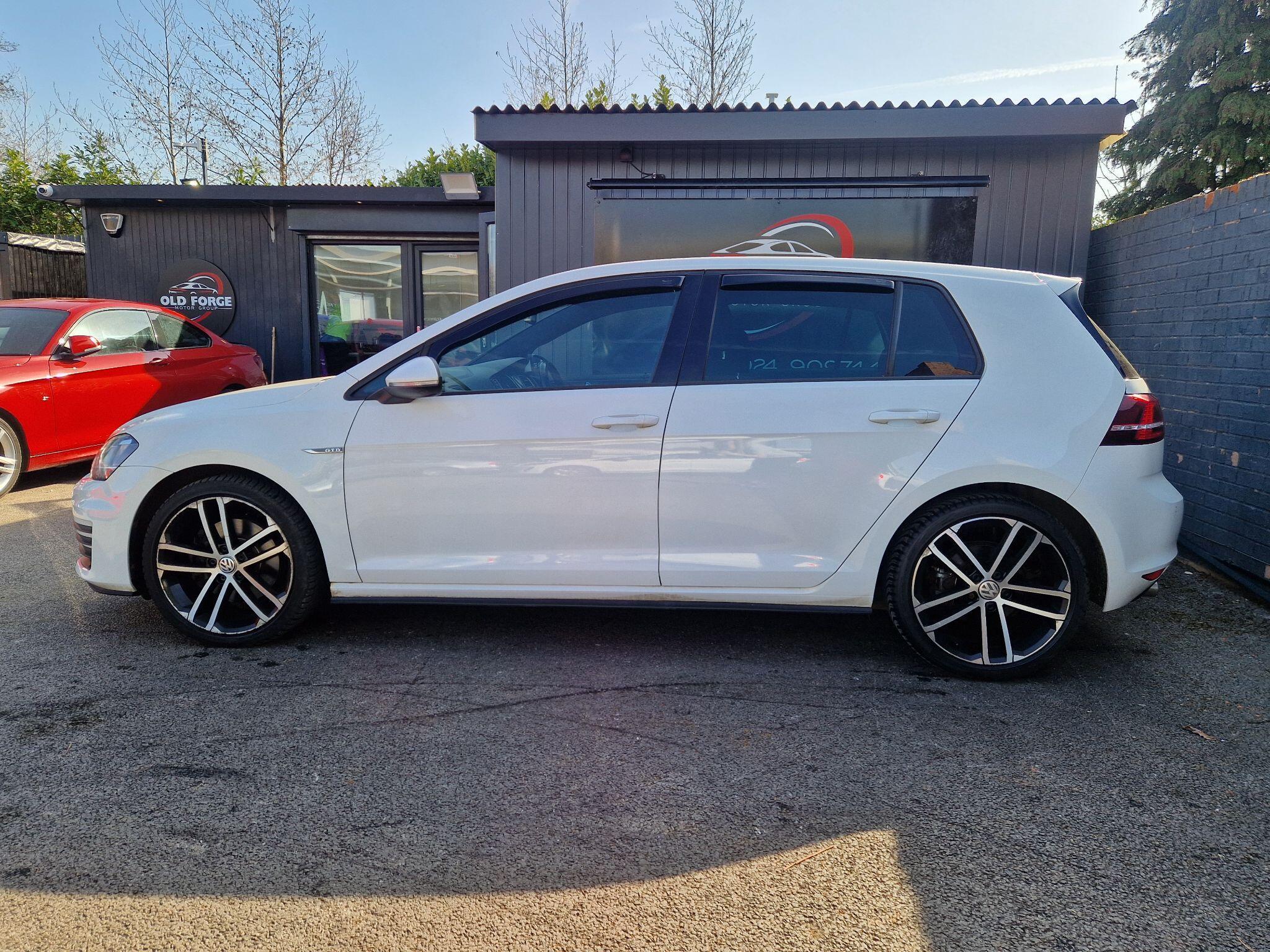 Volkswagen Golf - Image 18