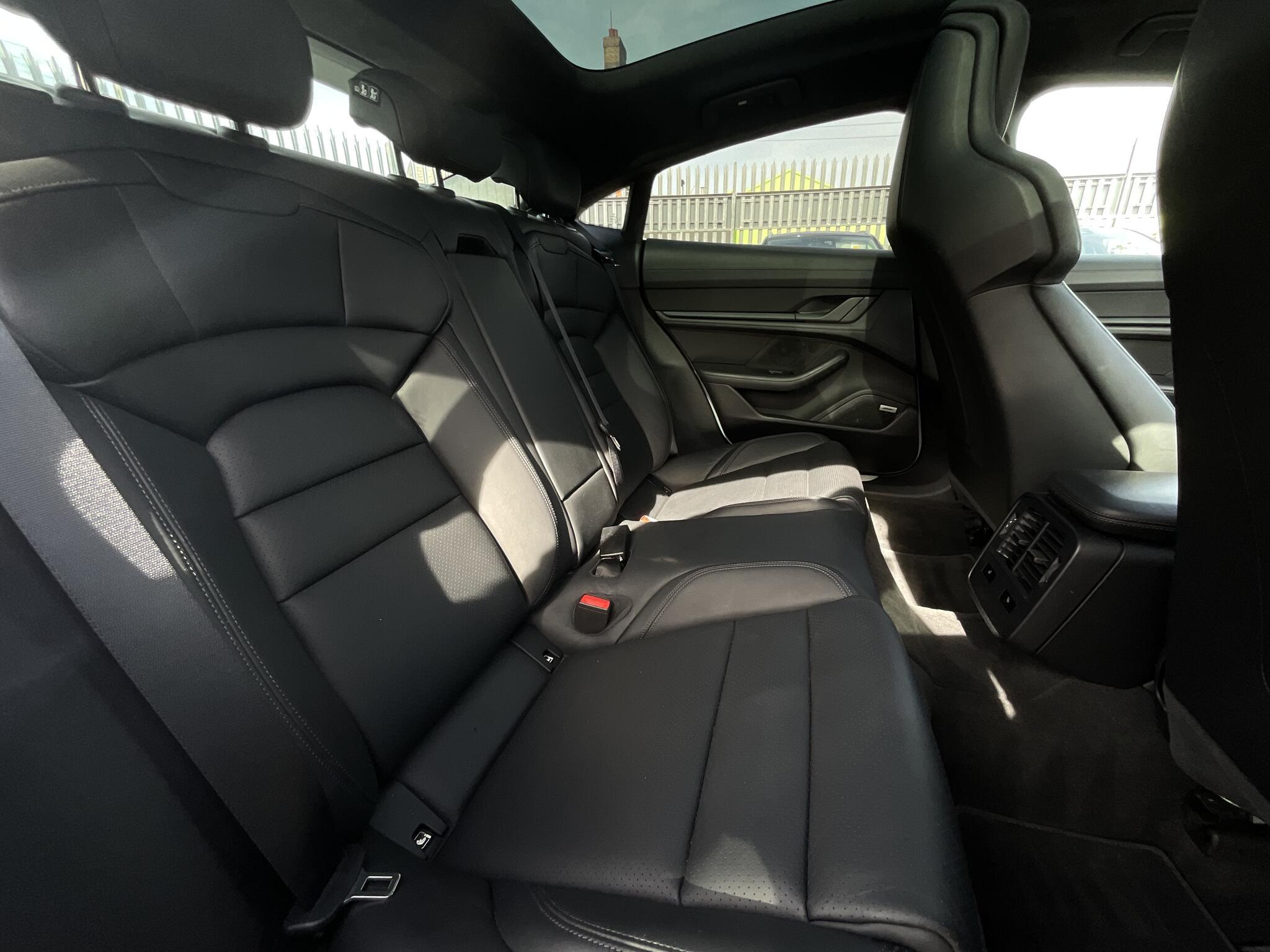 Porsche Taycan - Image 6