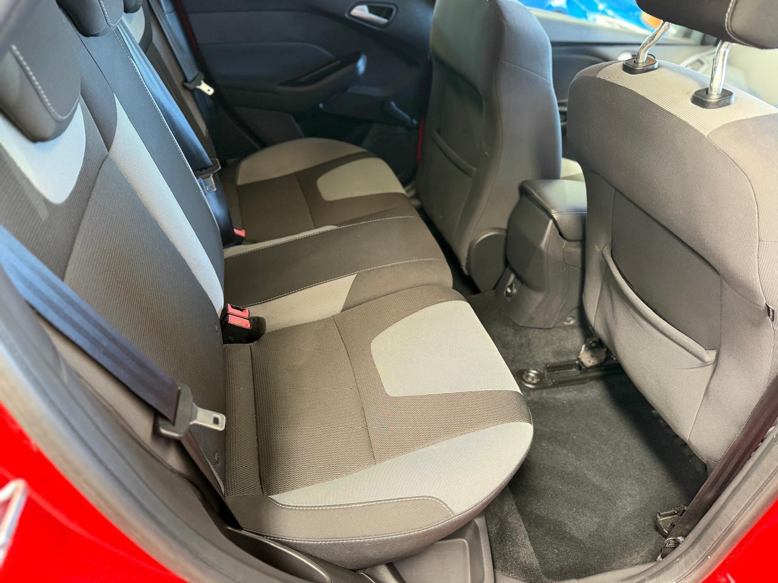 Ford Focus - Image 23