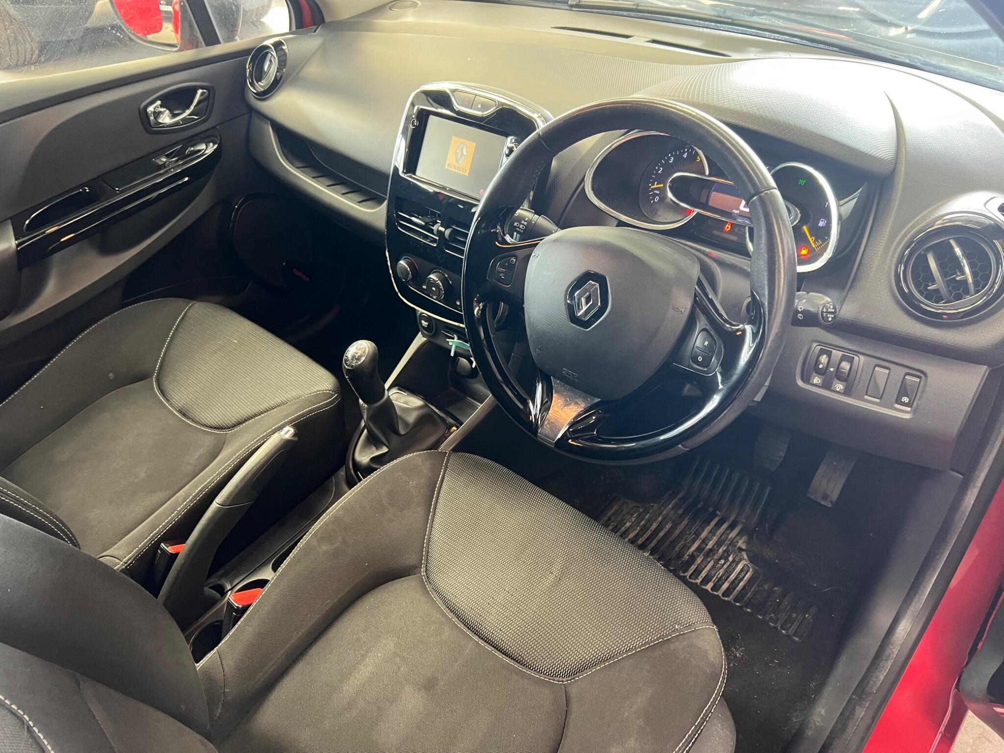 Renault Clio - Image 16