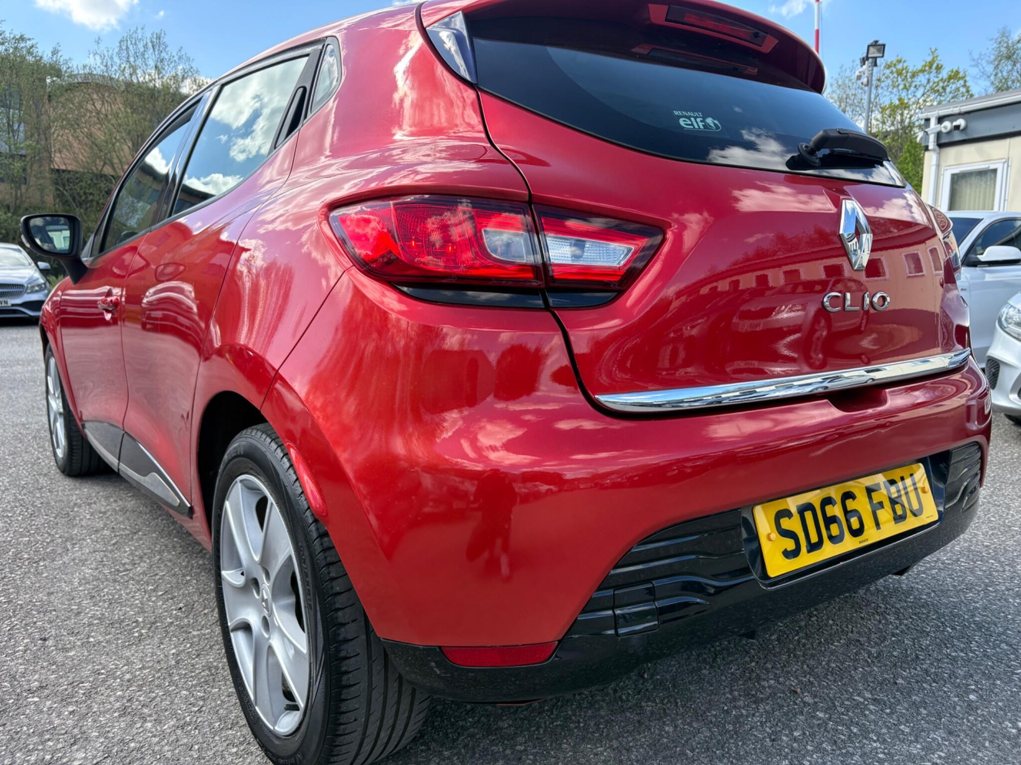 Renault Clio - Image 13