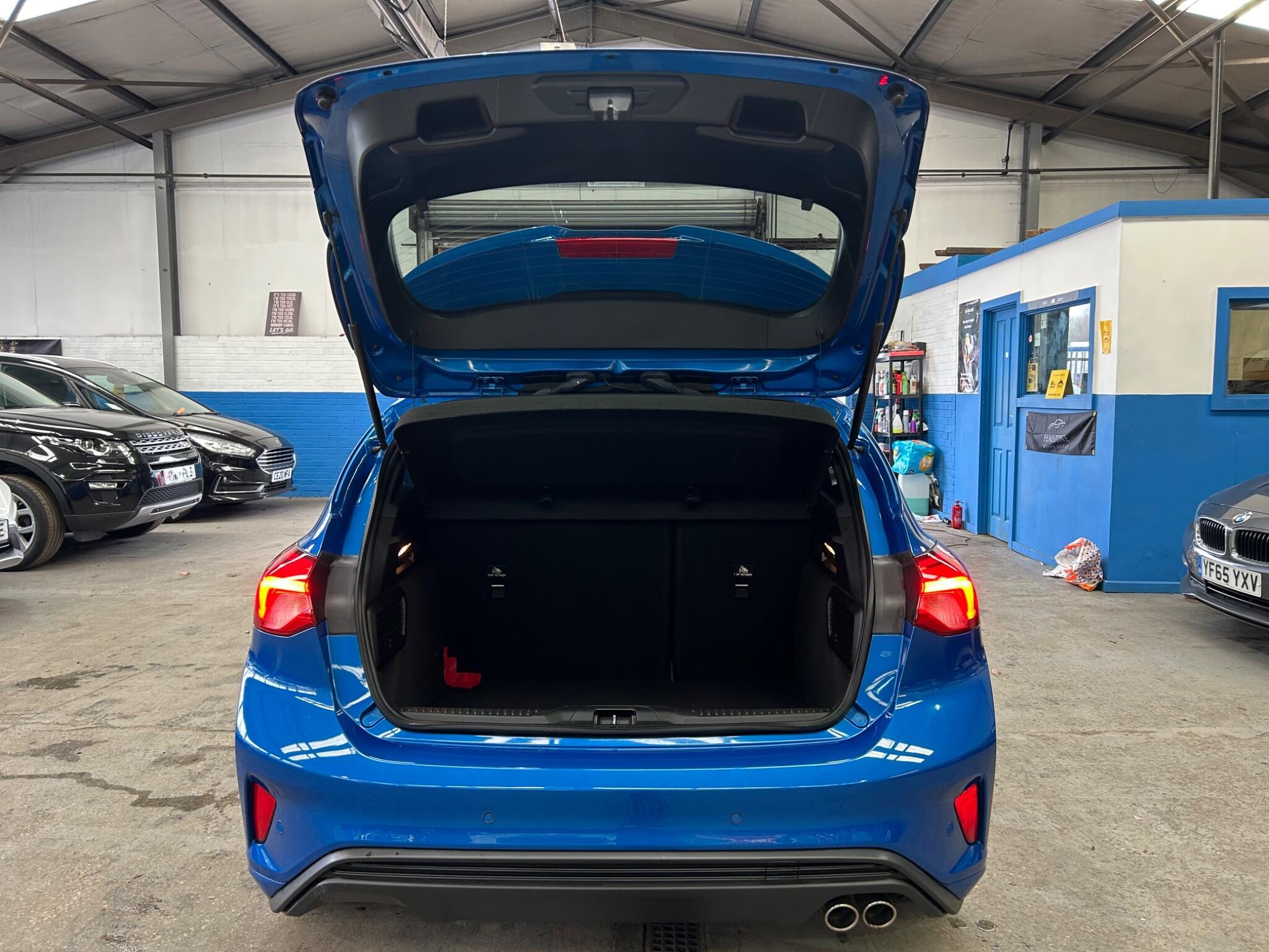 Ford Focus - Image 36