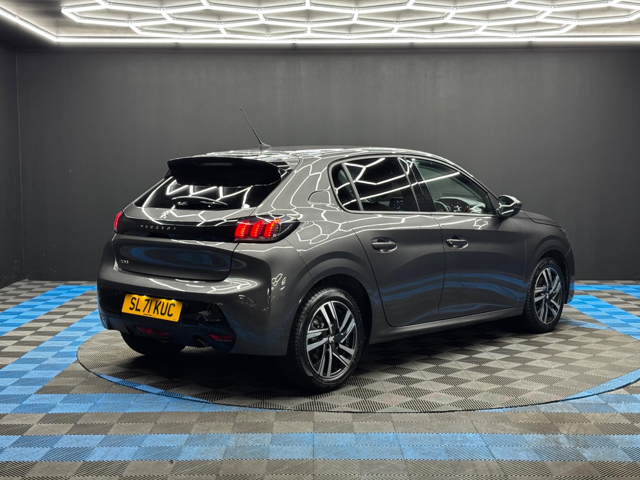 Peugeot 208 - Image 5