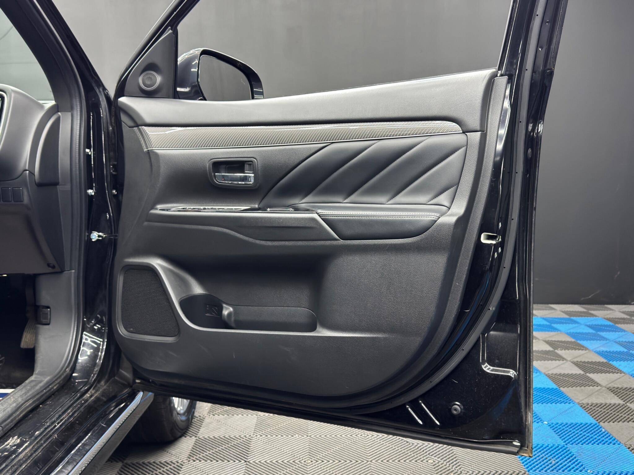 Mitsubishi Outlander - Image 37