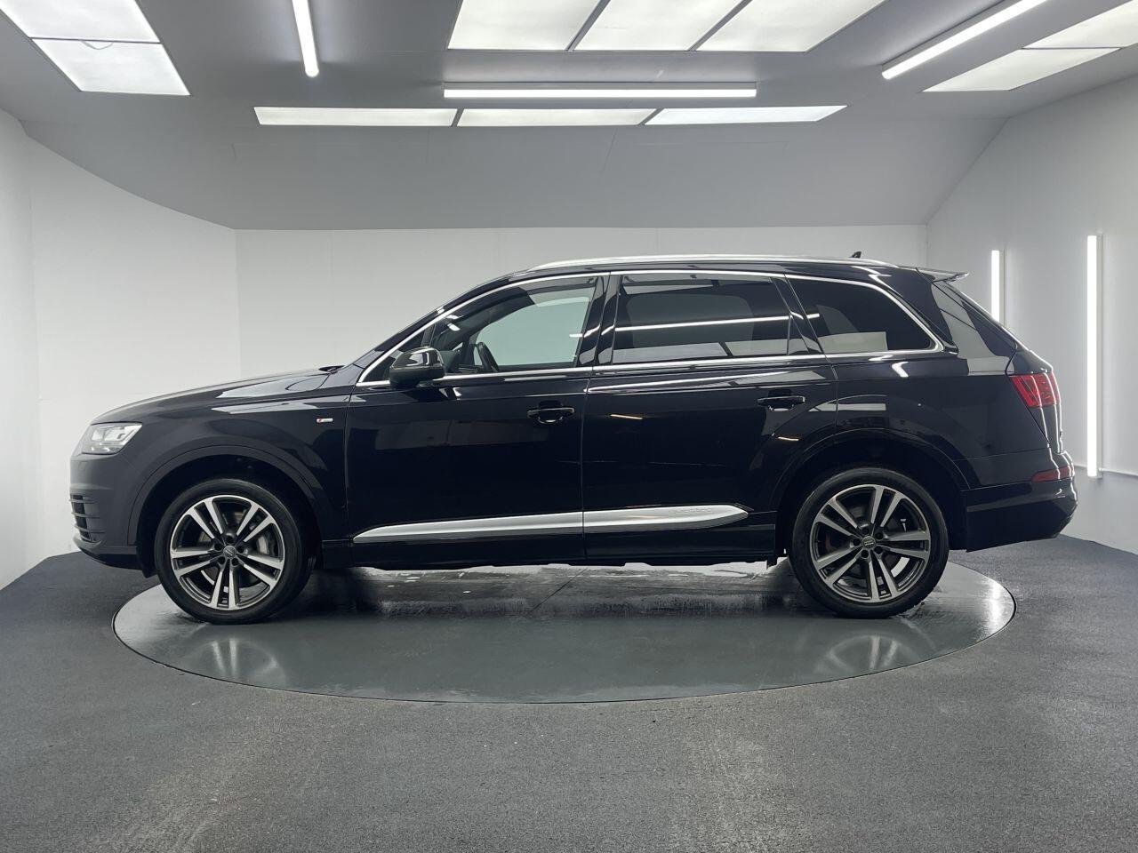 Audi Q7 - Image 7