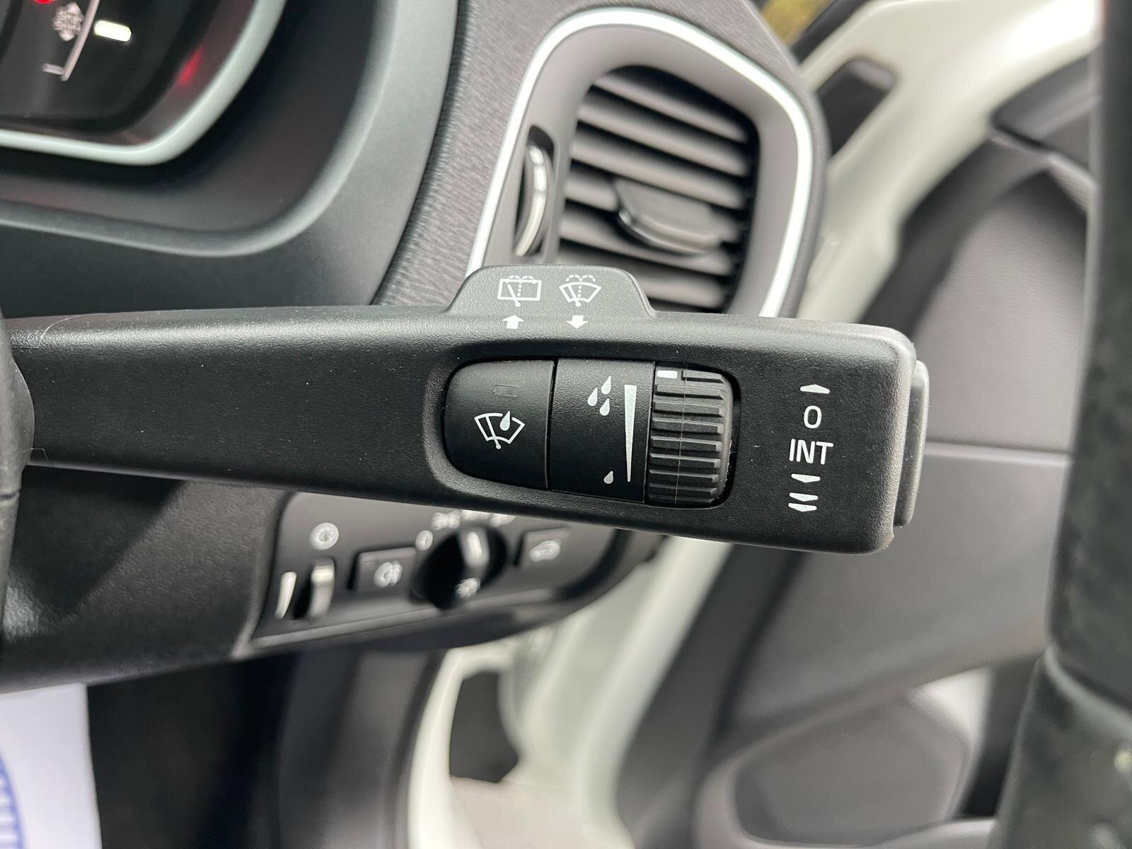 Volvo V40 - Image 30