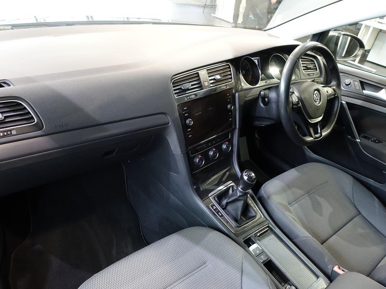 Volkswagen Golf - Image 11