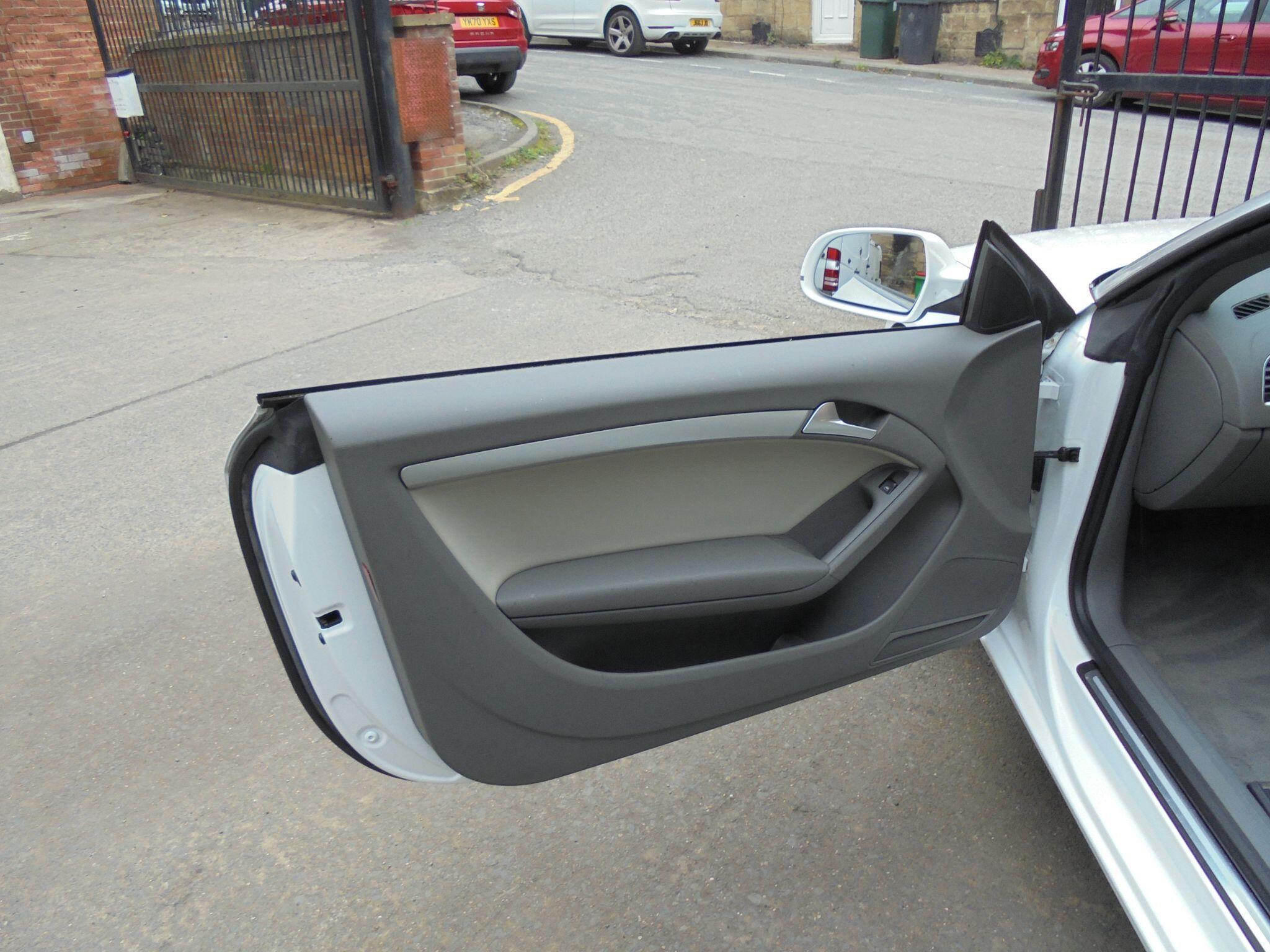 Audi A5 CABRIOLET - Image 12