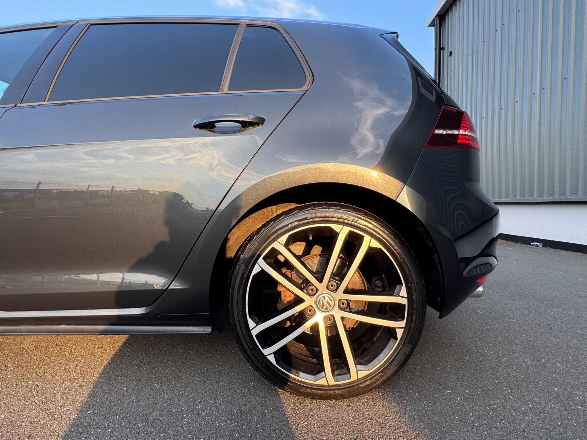 Volkswagen Golf - Image 17