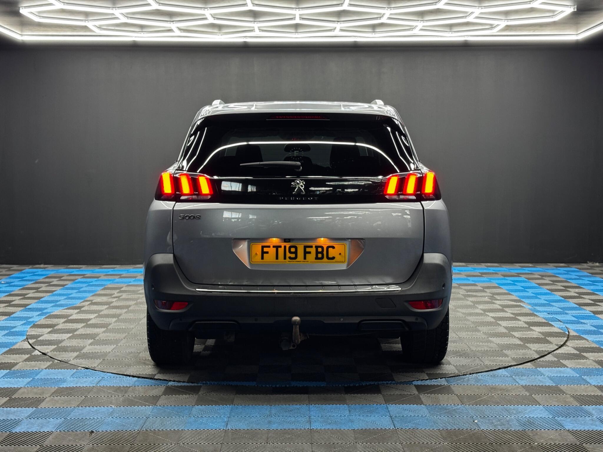 Peugeot 5008 - Image 6