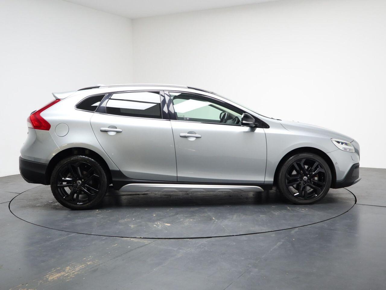 Volvo V40 CROSS COUNTRY - Image 14