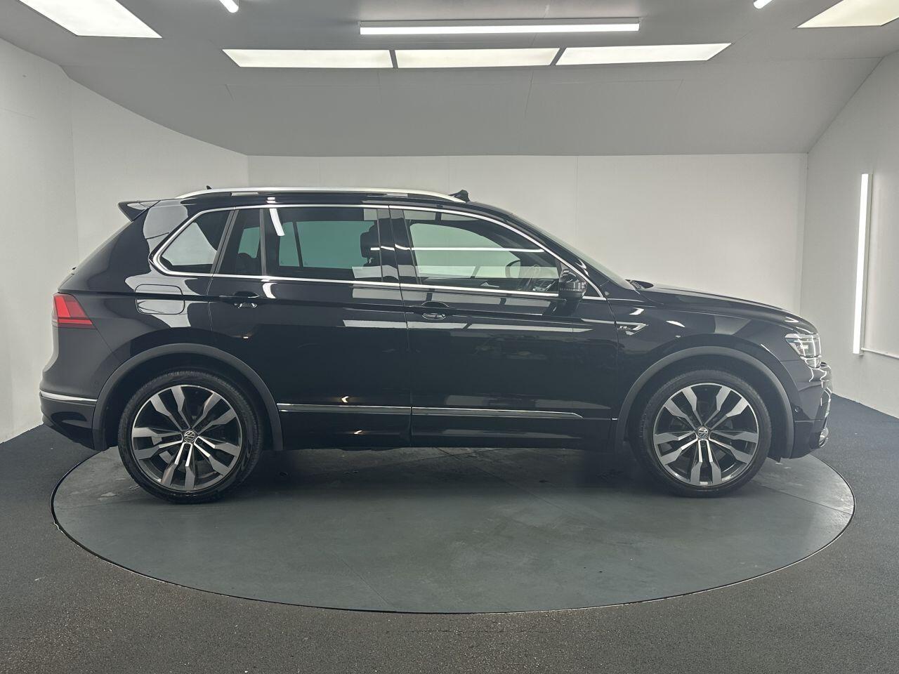 Volkswagen Tiguan - Image 11