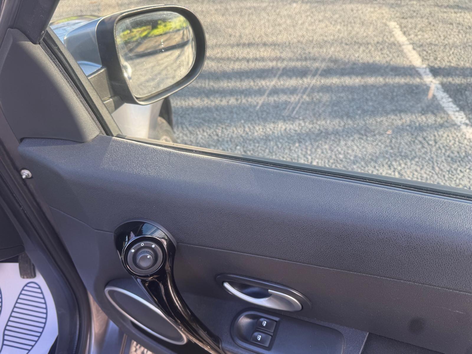 Renault Clio - Image 33