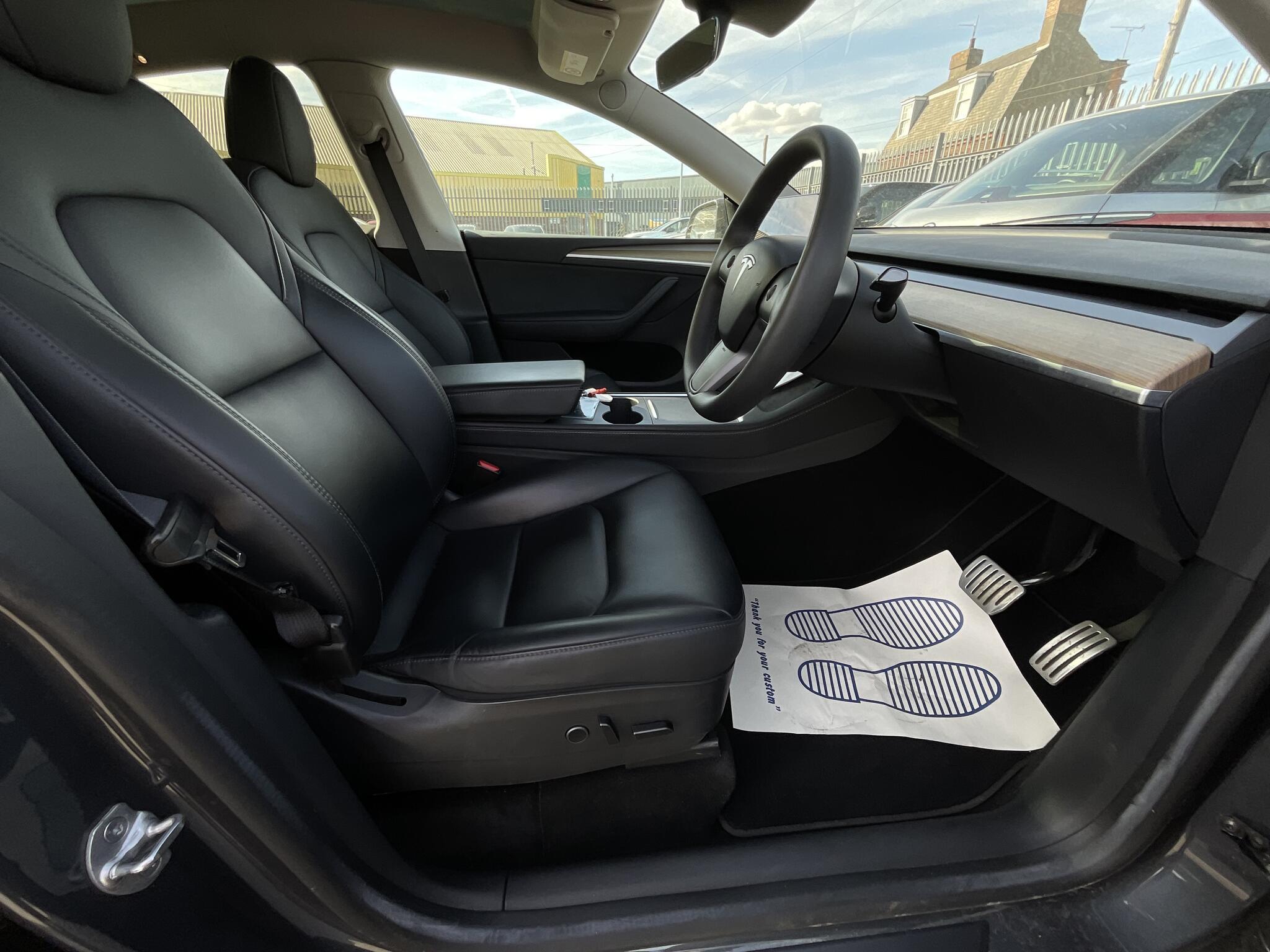 Tesla Model Y - Image 9