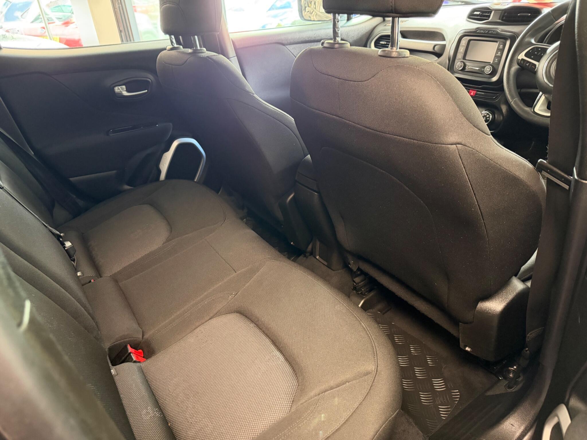 Jeep Renegade - Image 17