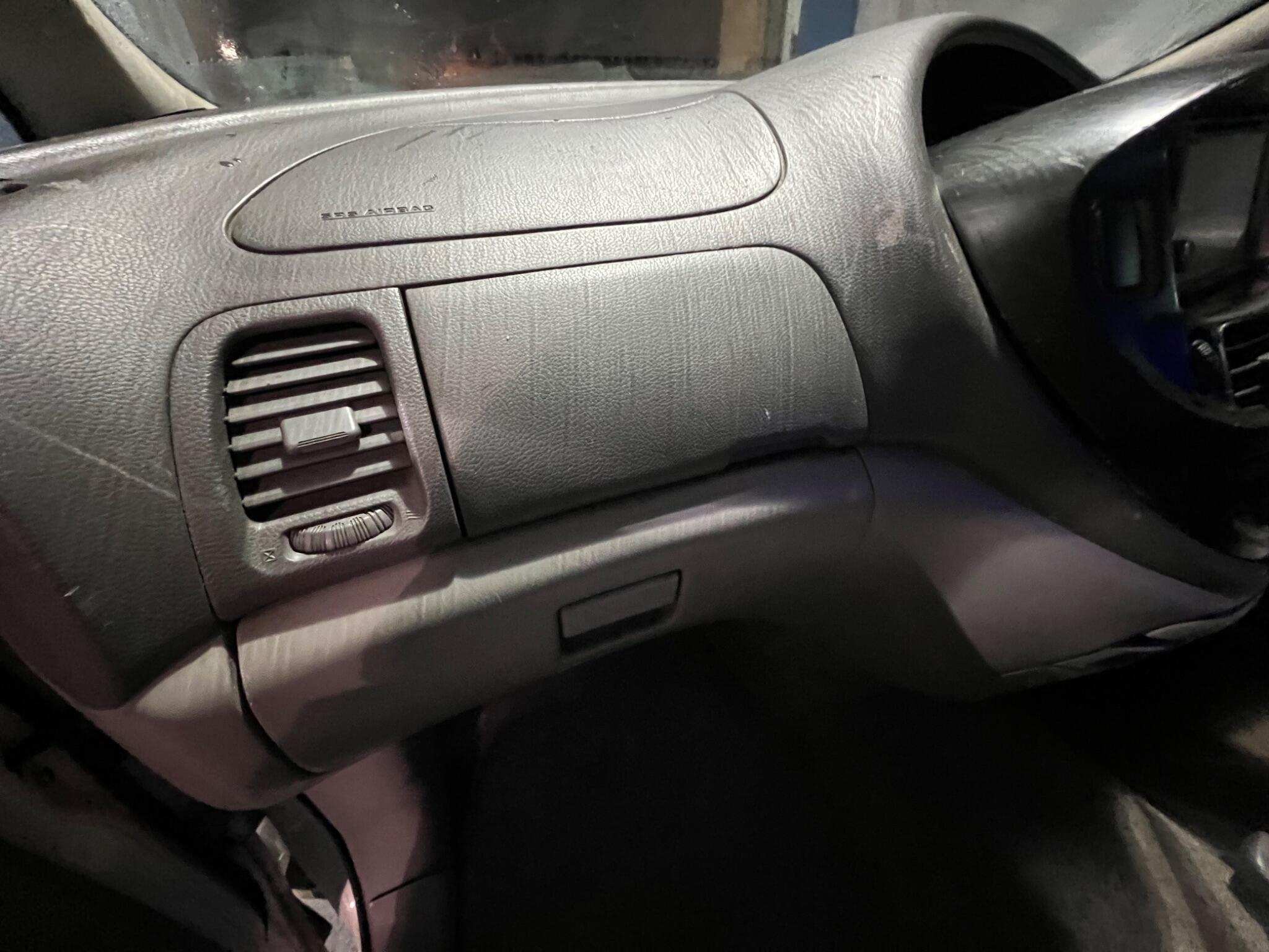 Toyota Estima - Image 22