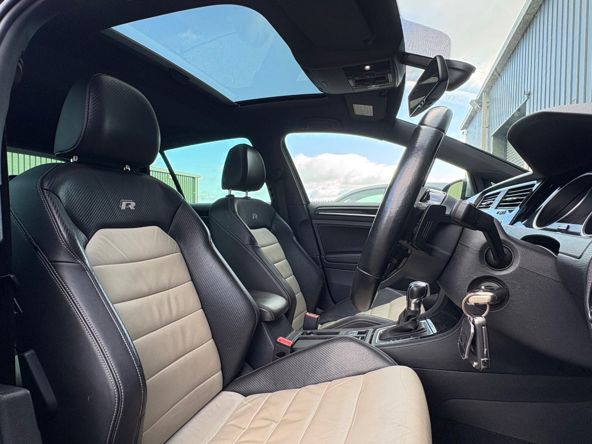 Volkswagen Golf - Image 20