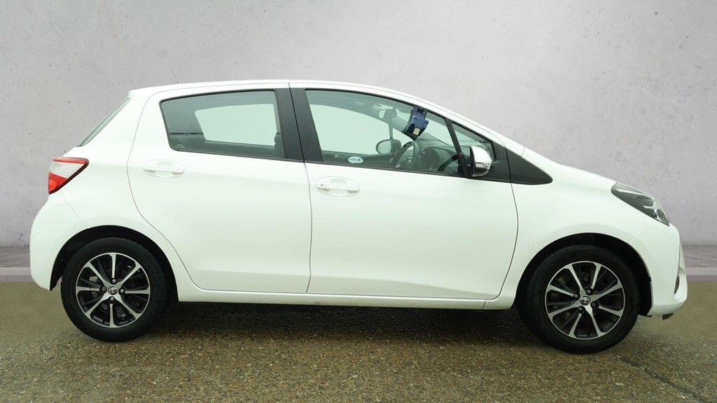 Toyota Yaris - Image 6