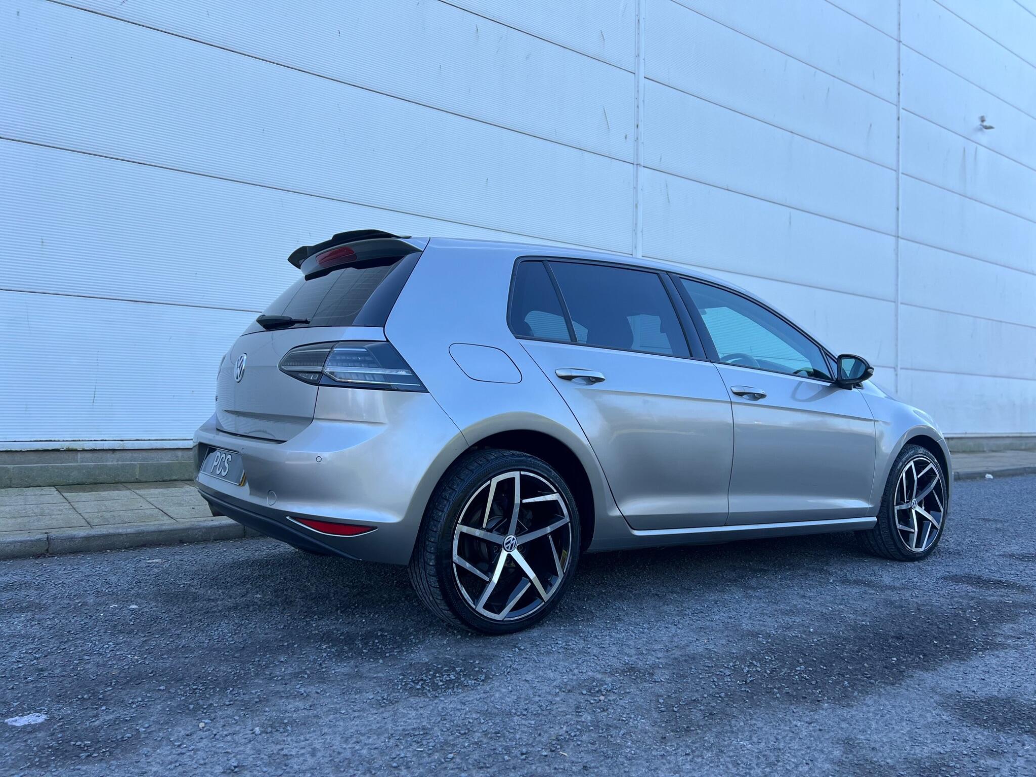 Volkswagen Golf - Image 34