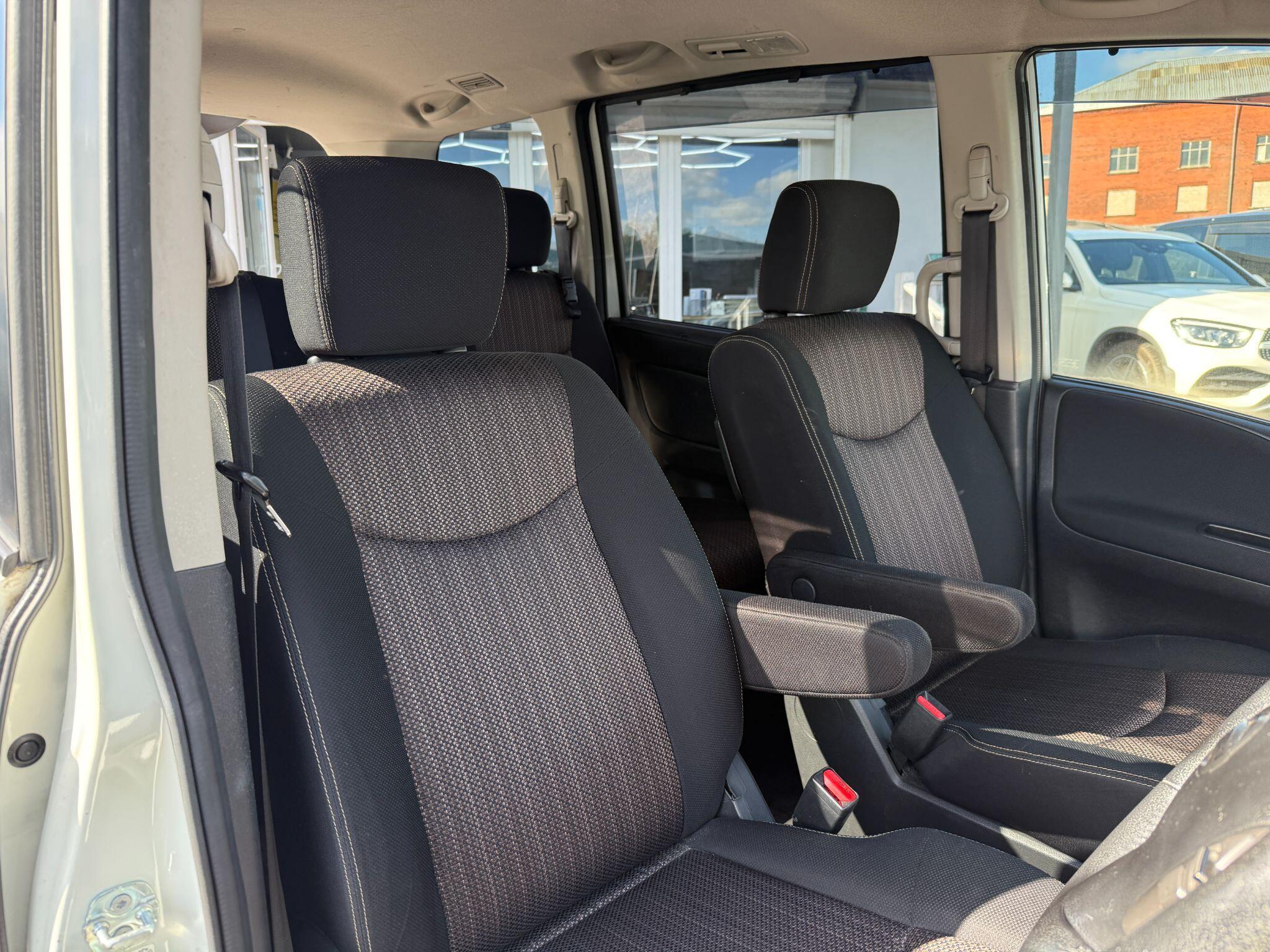 Nissan Serena - Image 27