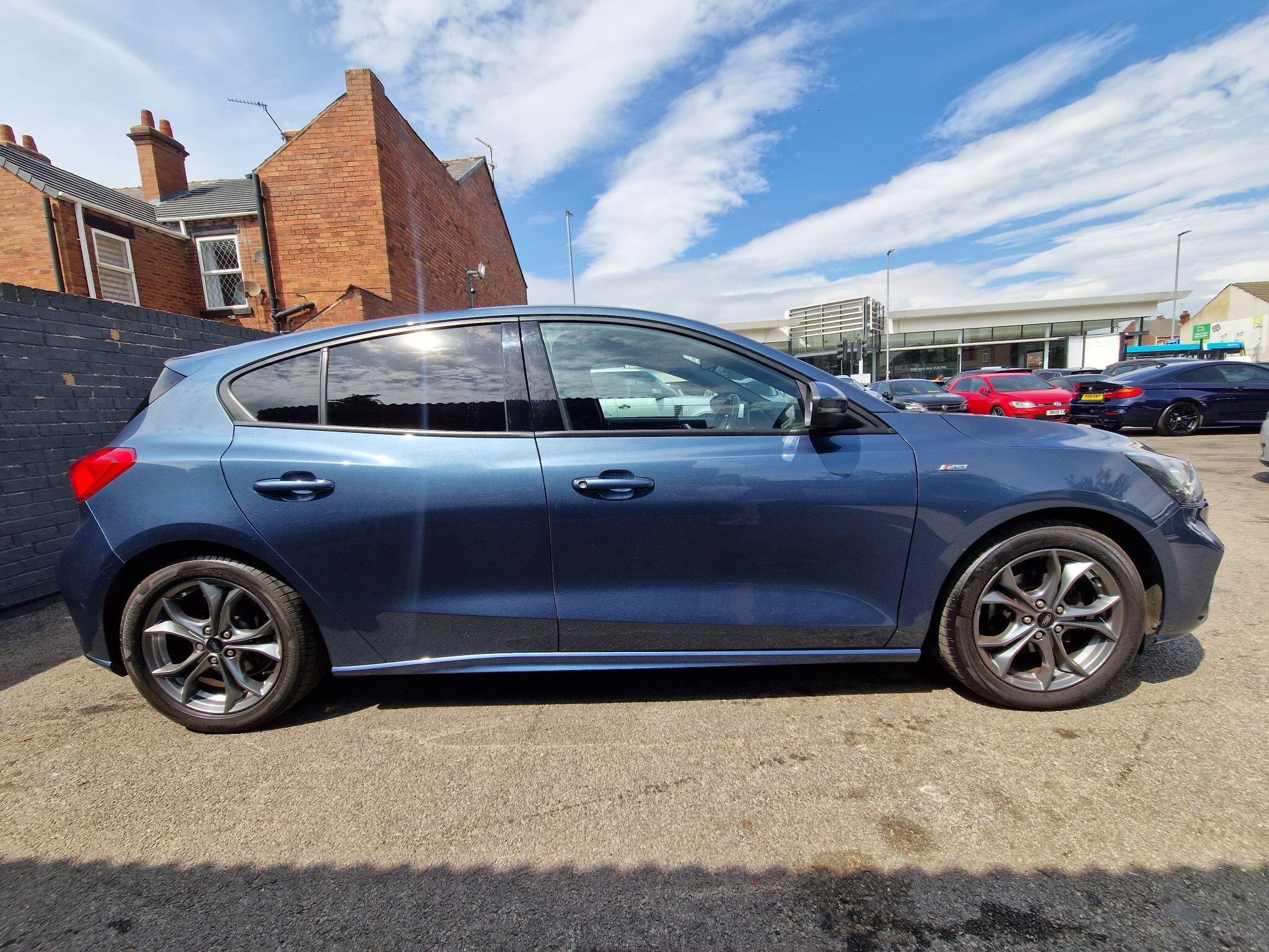 Ford Focus - Image 7