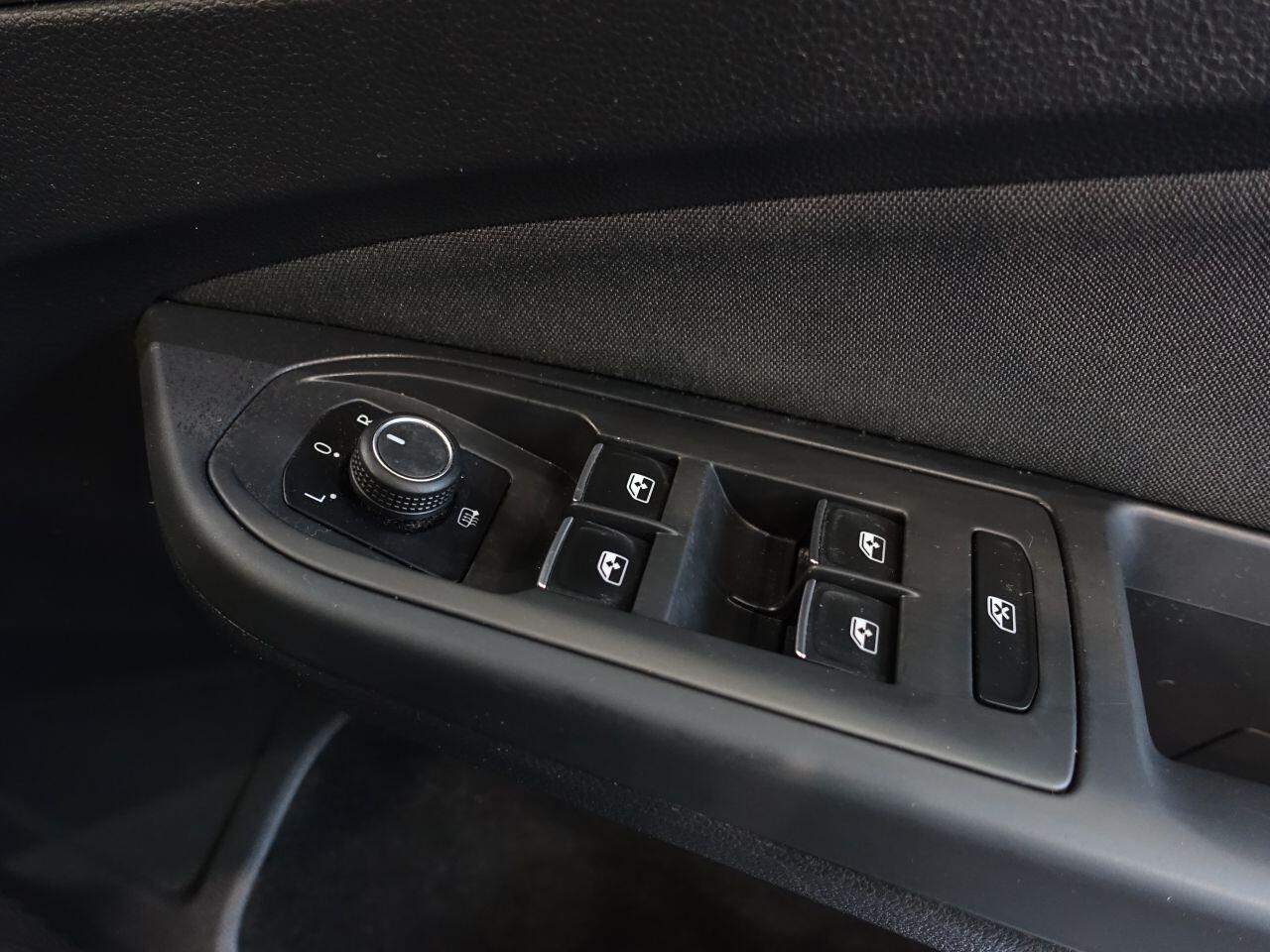 Volkswagen Golf - Image 15