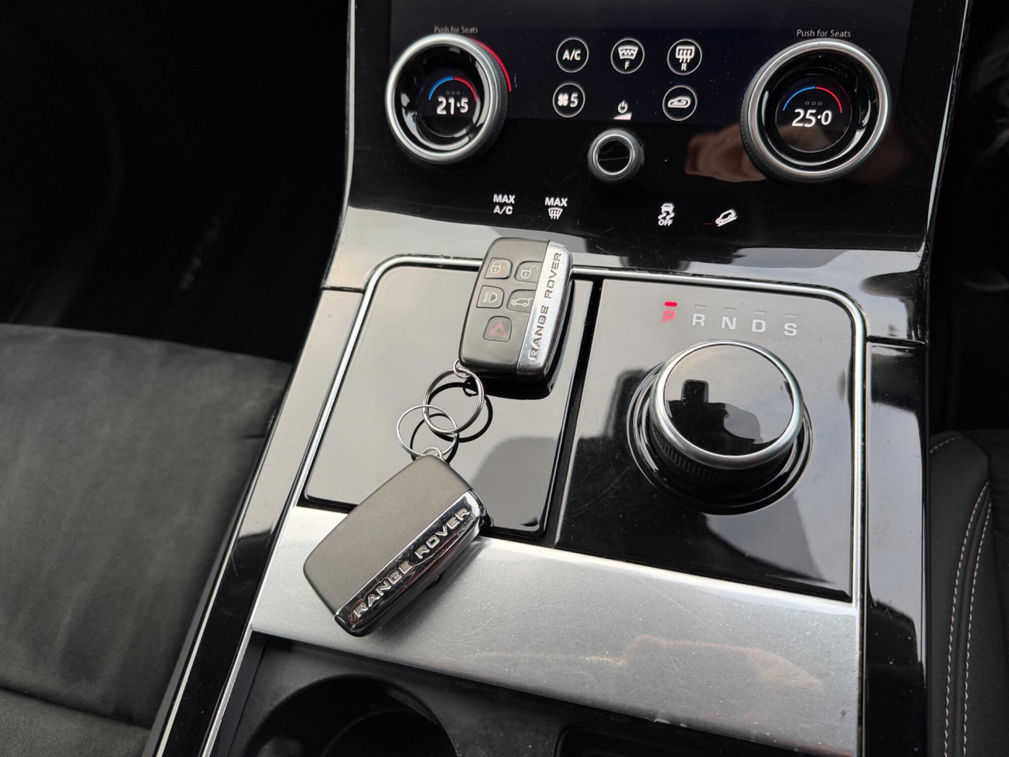 Land Rover Range Rover Velar - Image 18