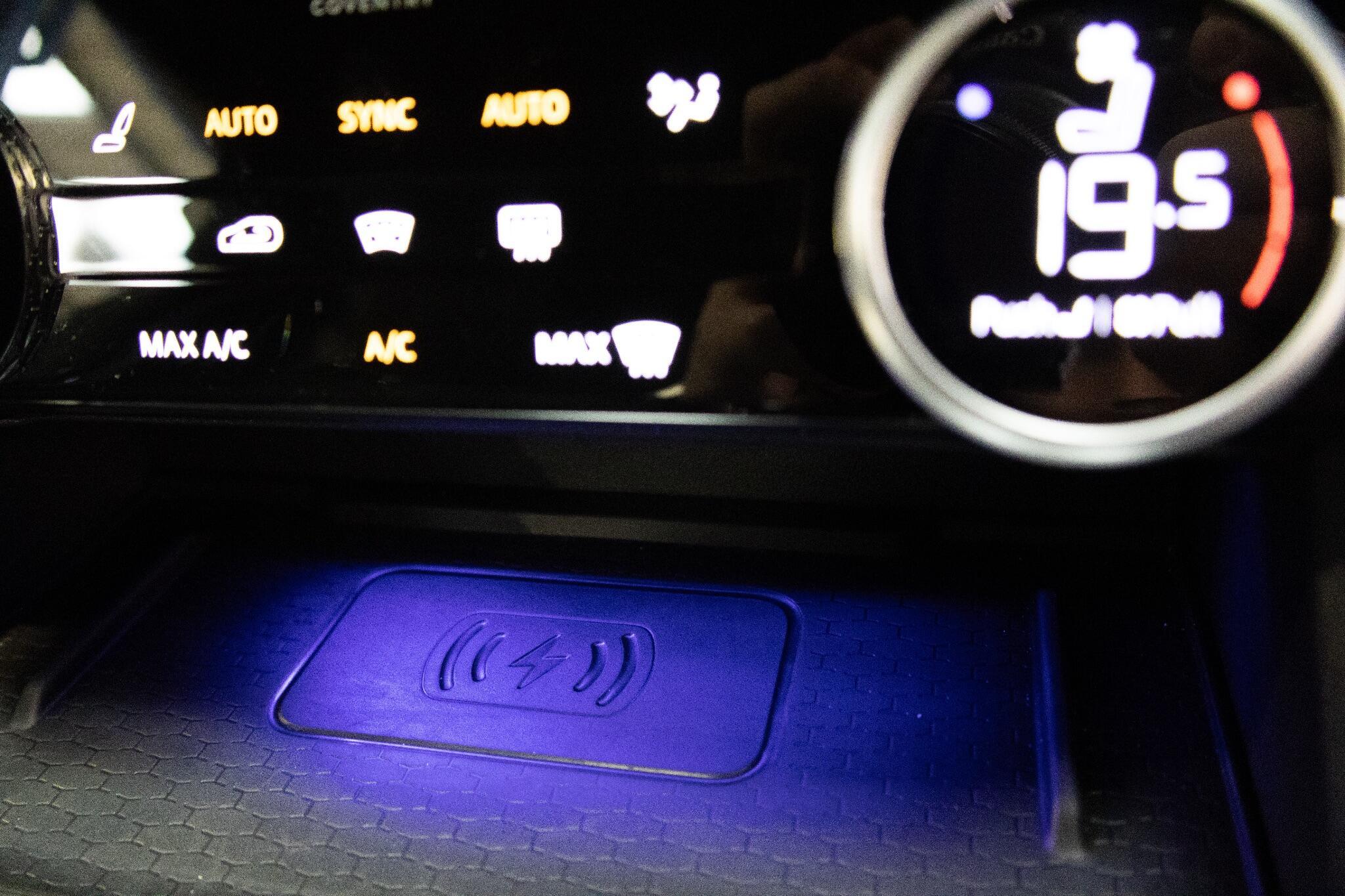 Jaguar XF - Image 20