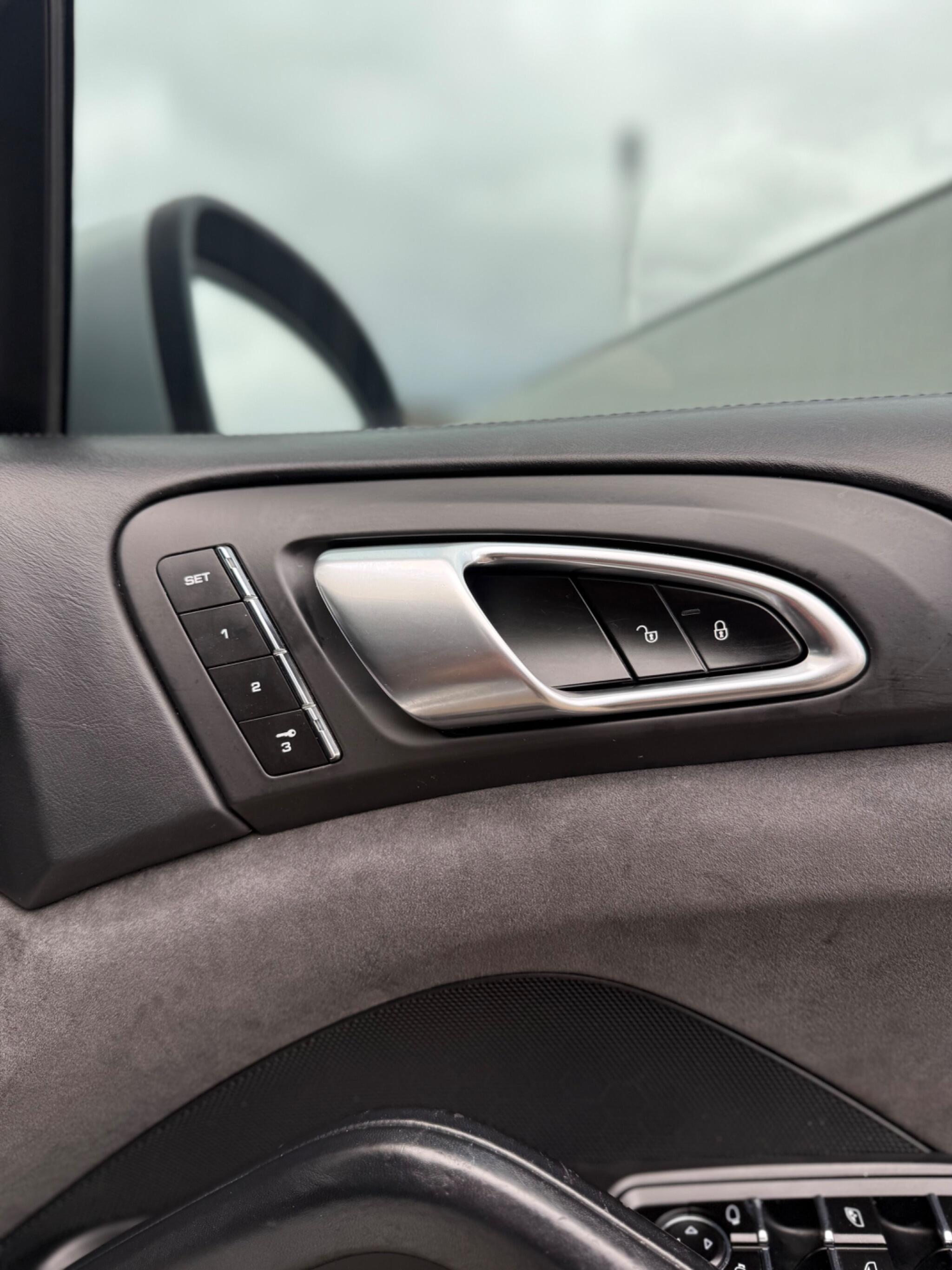 Porsche Cayenne - Image 46