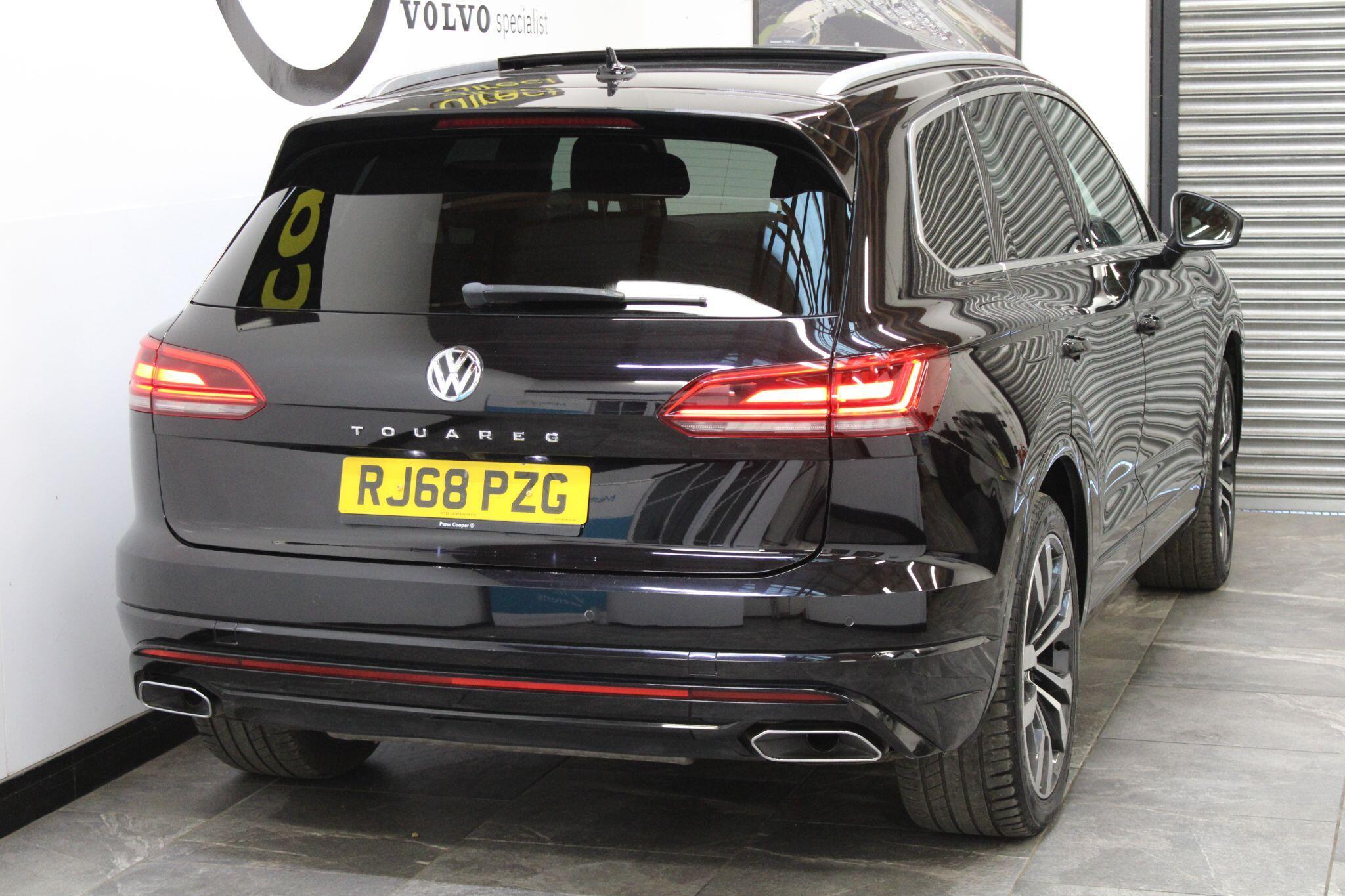 Volkswagen Touareg - Image 13