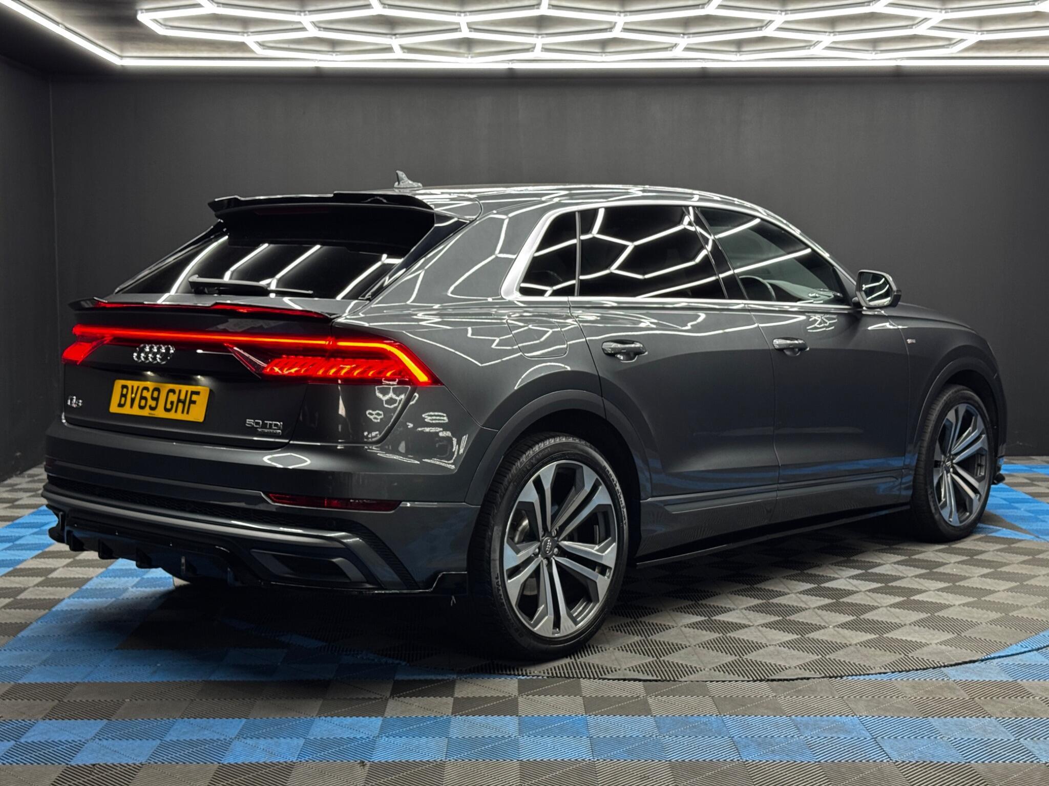 Audi Q8 - Image 5