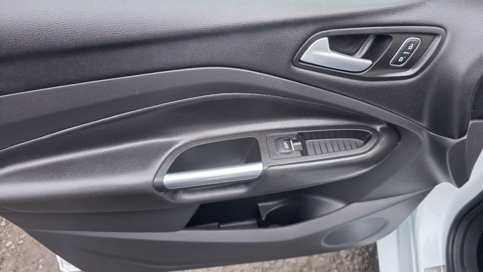 Ford Kuga - Image 40